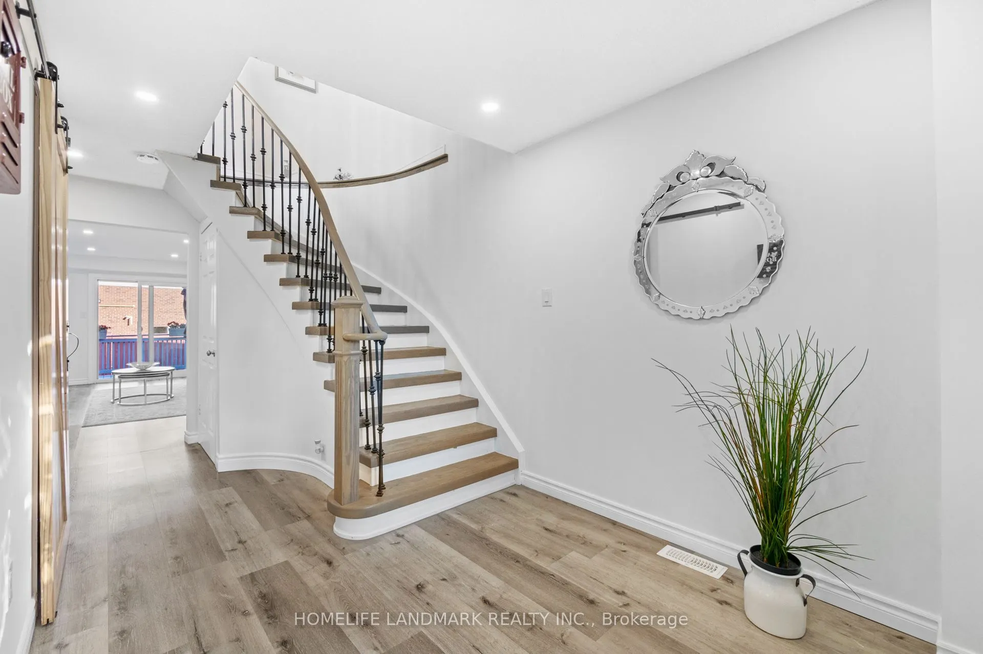 1544 Kirkrow Crescent