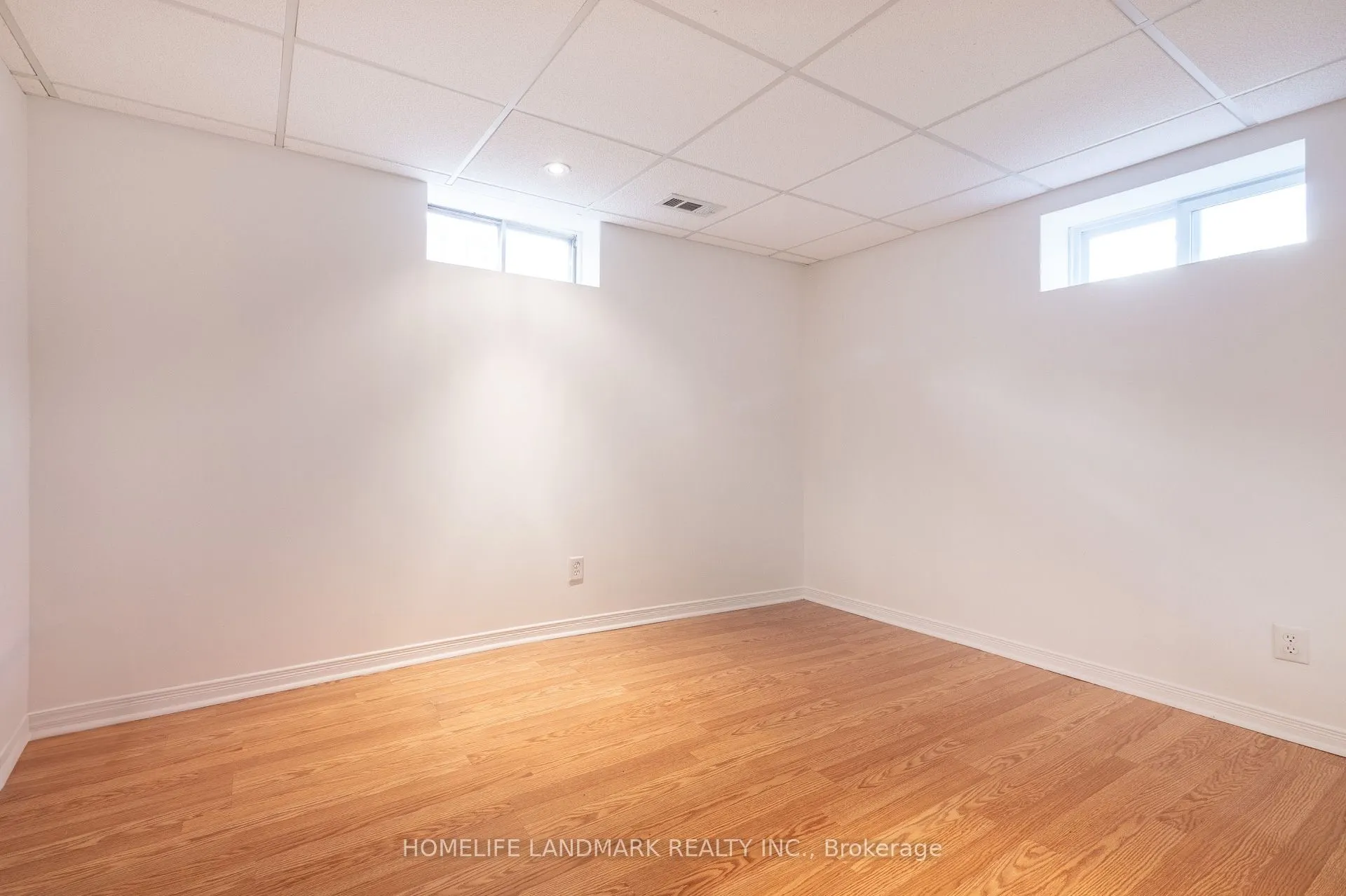 1544 Kirkrow Crescent