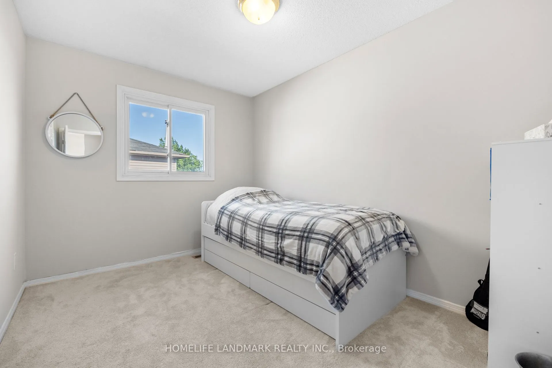 1544 Kirkrow Crescent