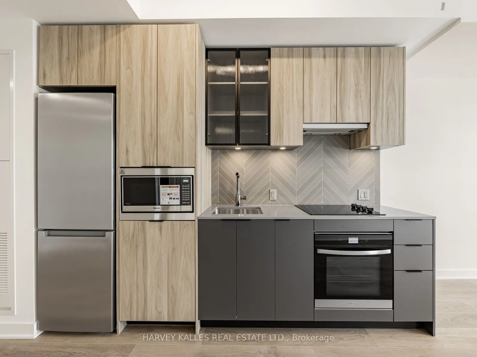 1037 The Queensway, #425