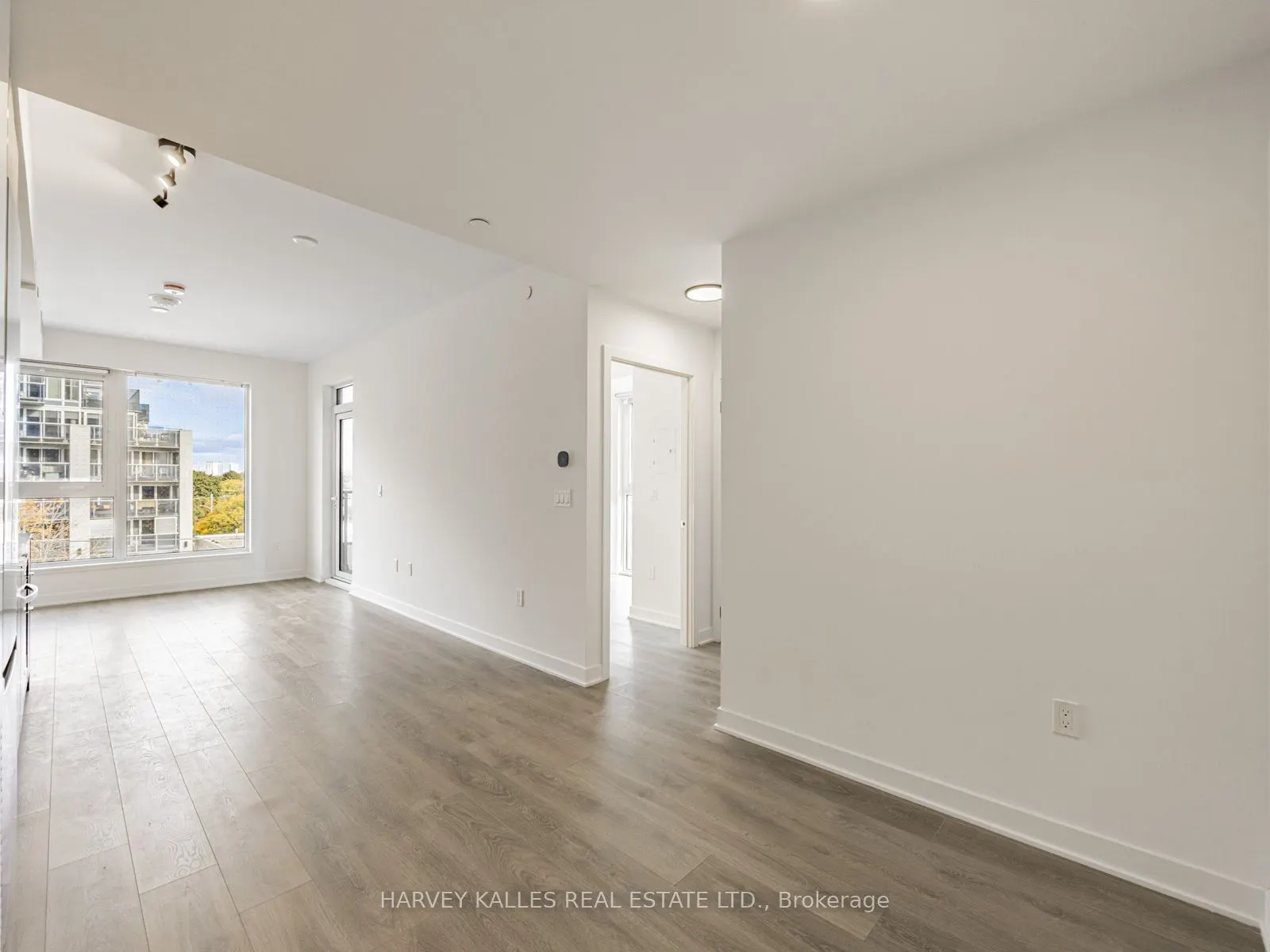 1037 The Queensway, #425