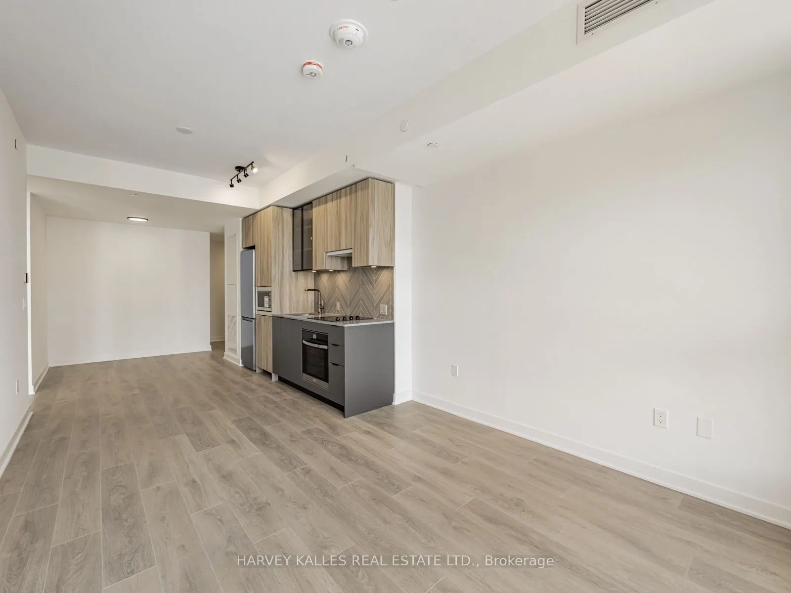 1037 The Queensway, #425