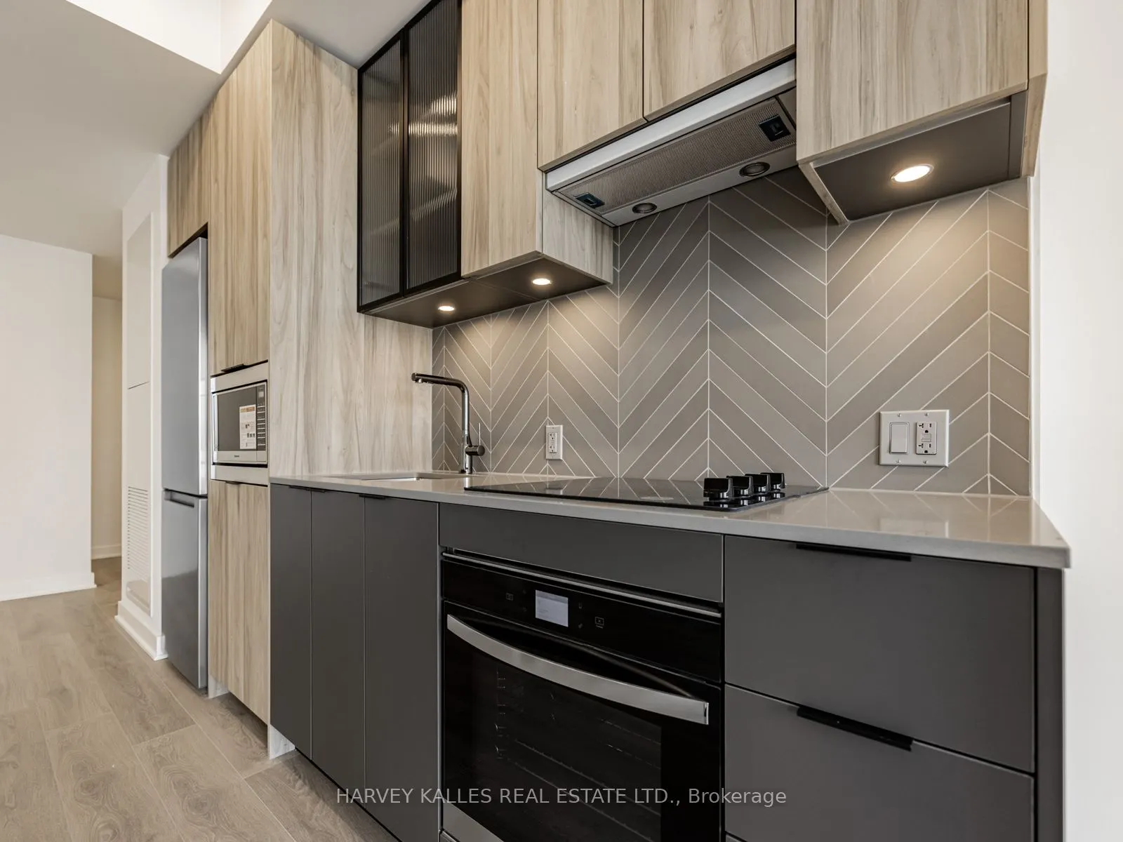 1037 The Queensway, #425