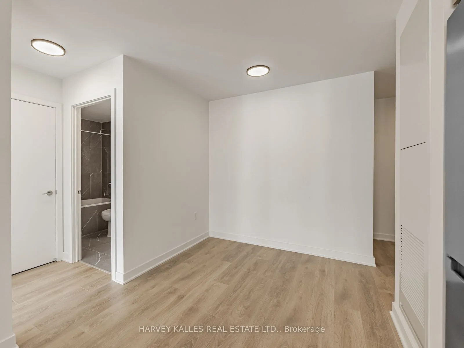 1037 The Queensway, #425