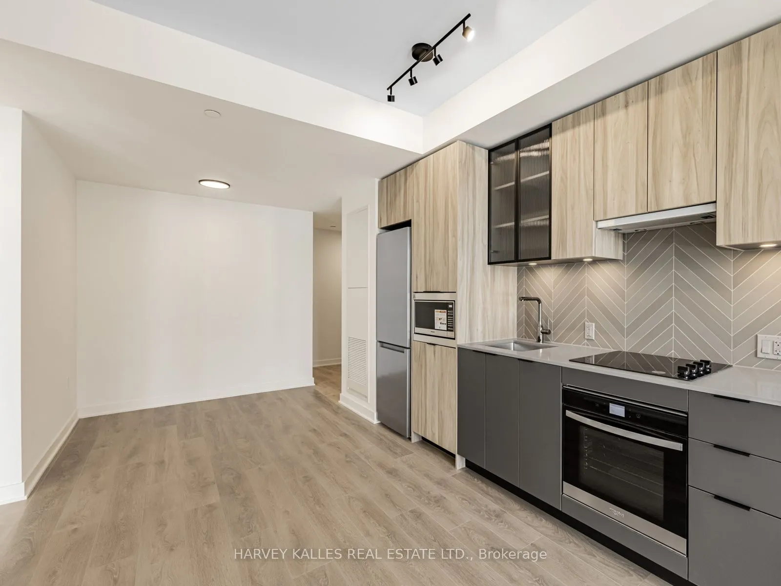 1037 The Queensway, #425