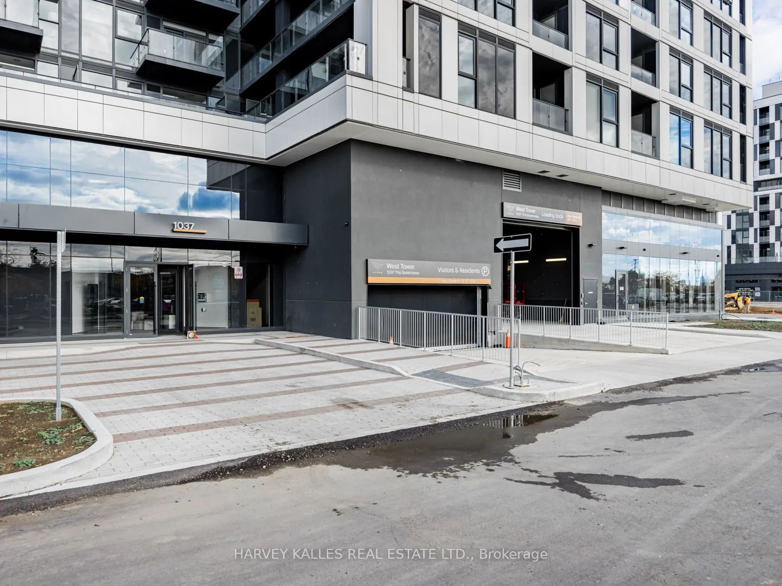 1037 The Queensway, #425