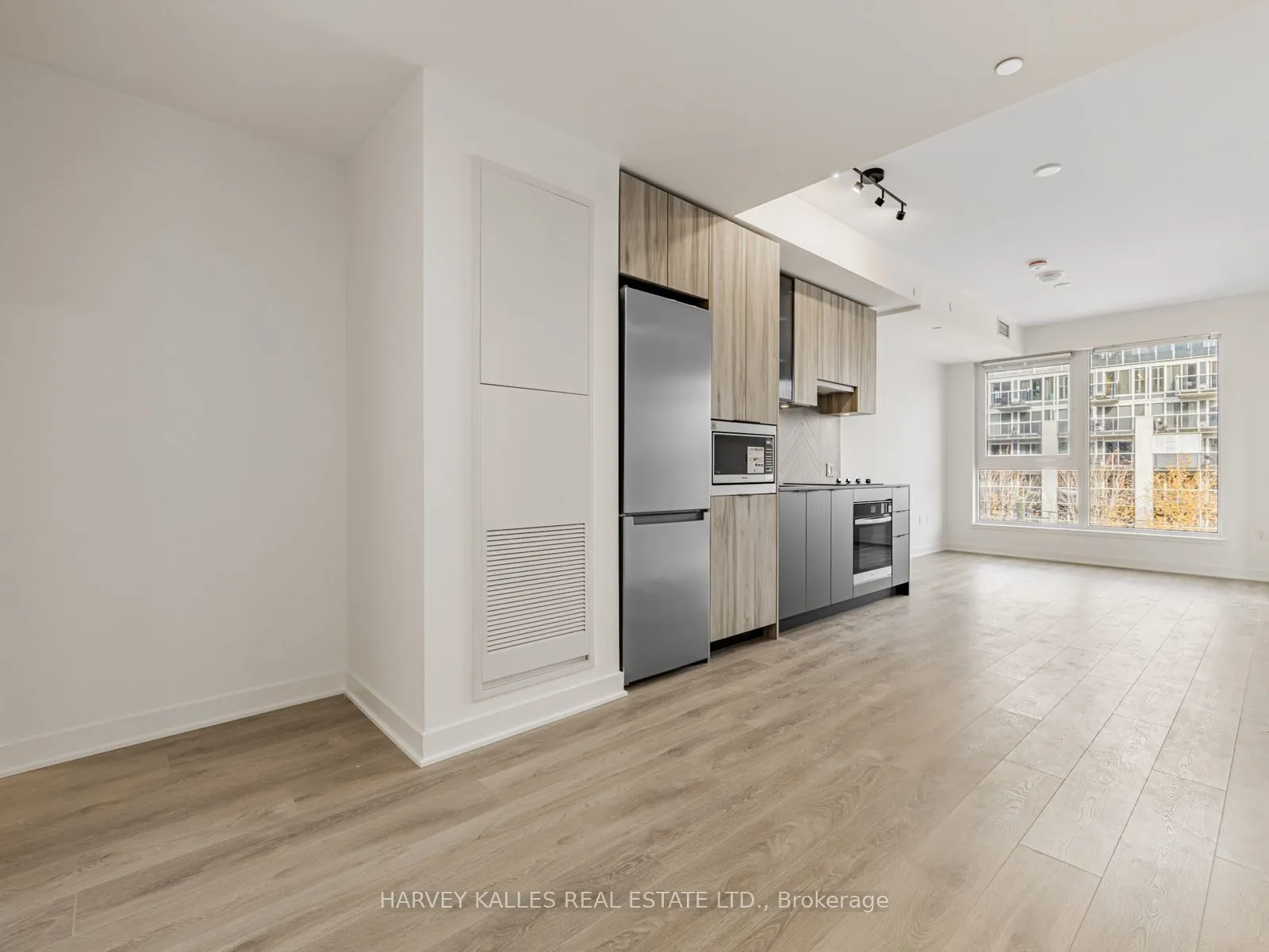 1037 The Queensway, #425