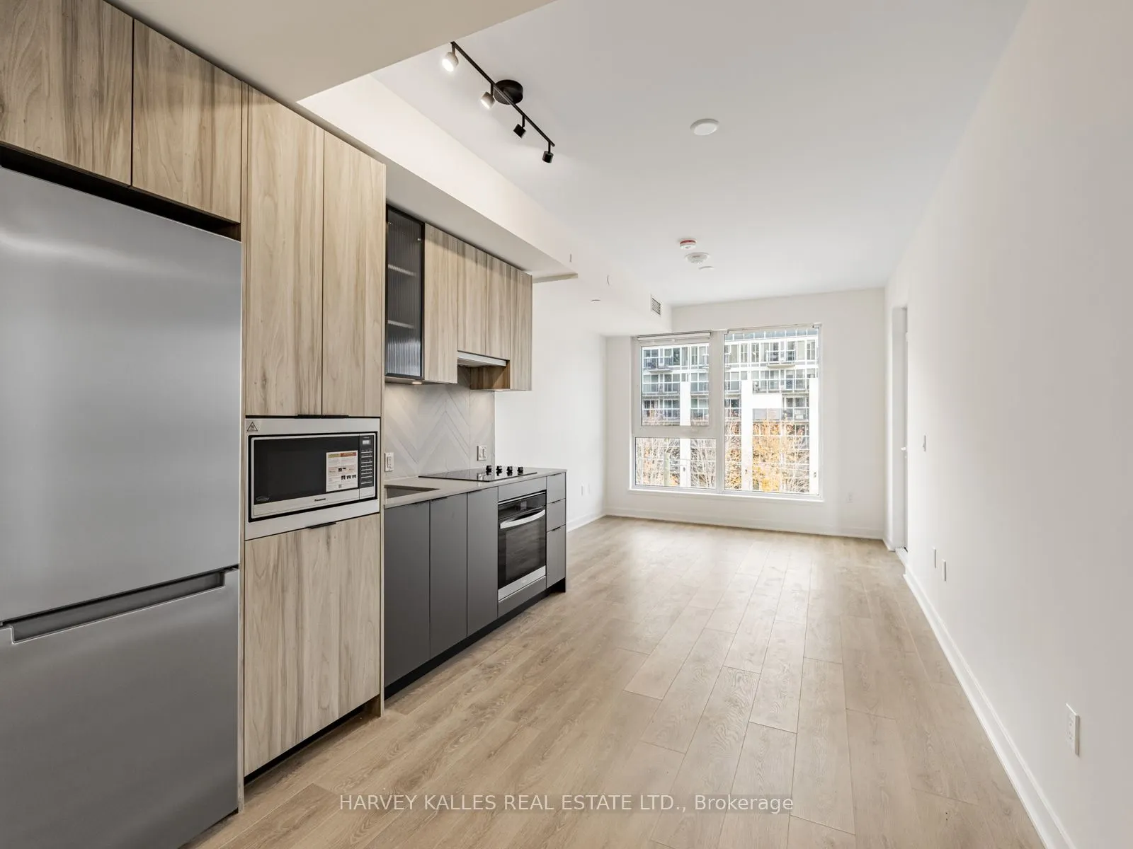 1037 The Queensway, #425