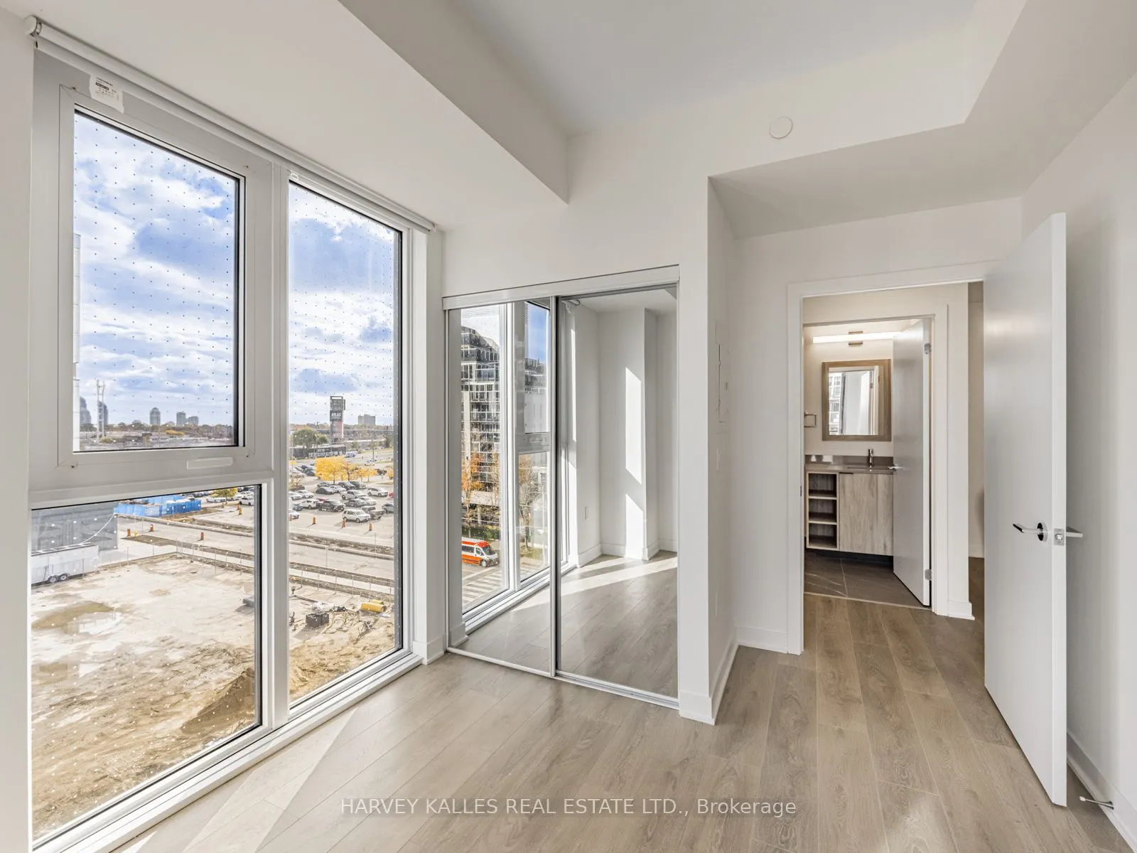 1037 The Queensway, #425