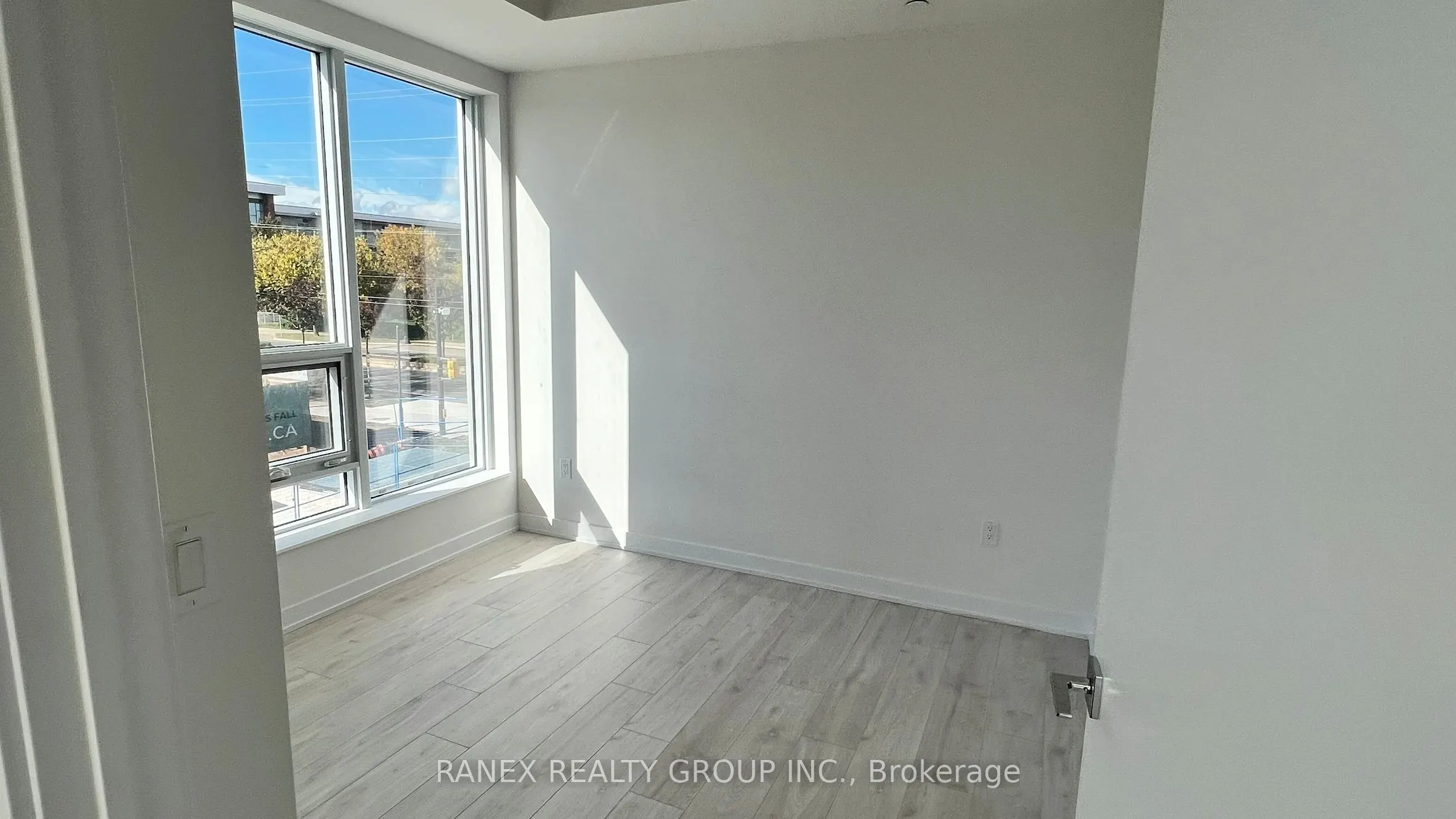 500 Plains Road E, #206