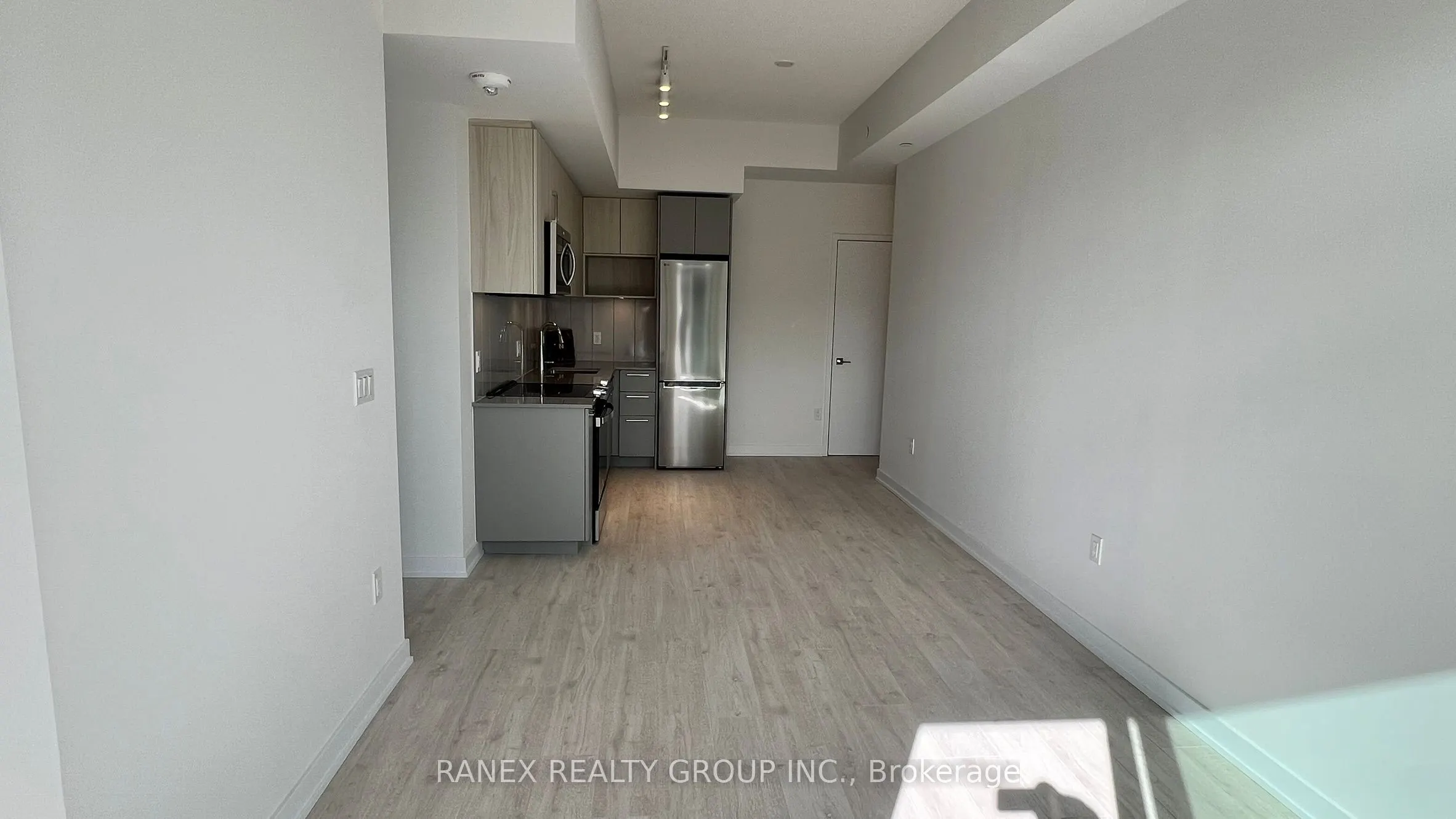 500 Plains Road E, #206