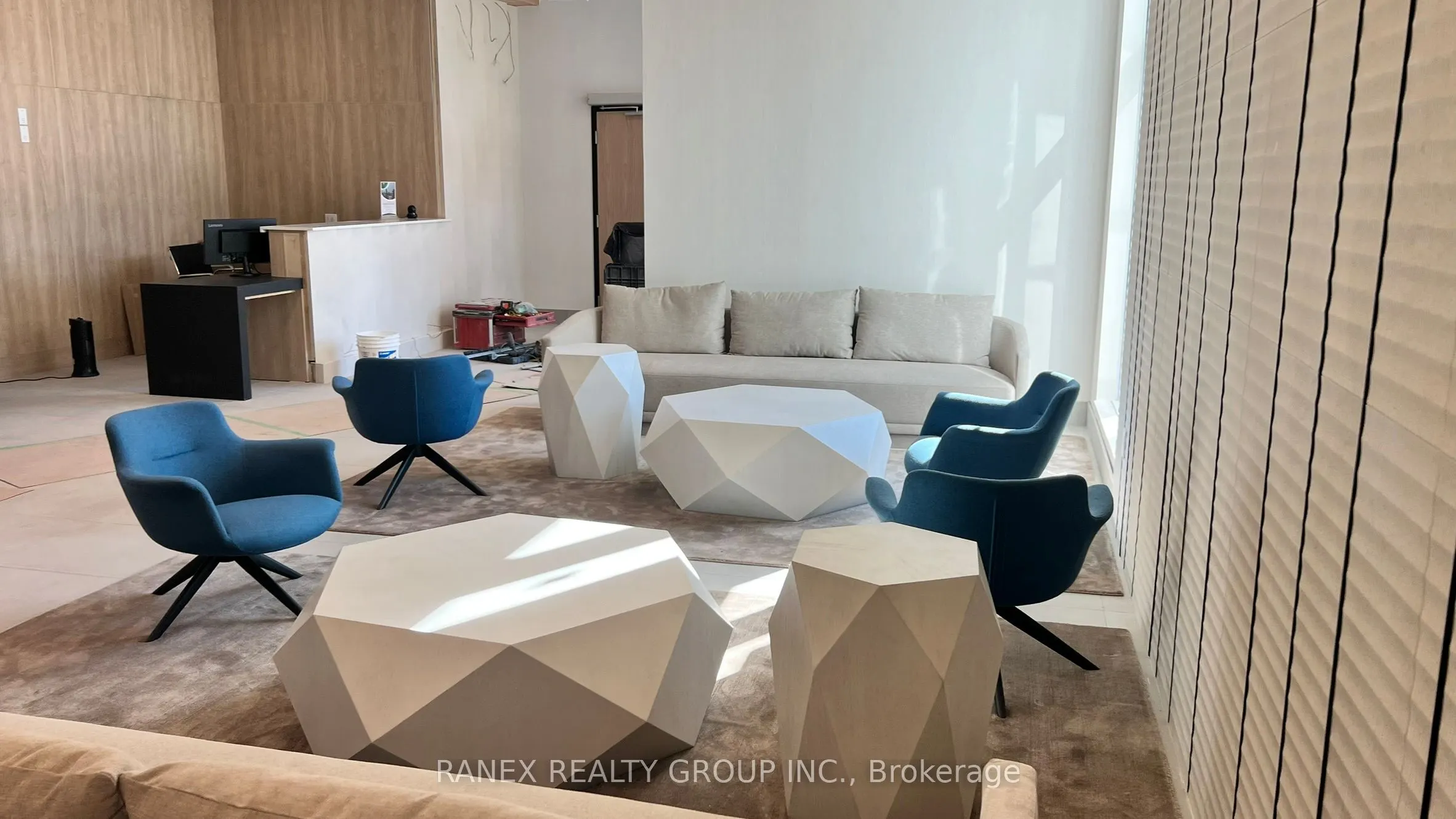 500 Plains Road E, #206