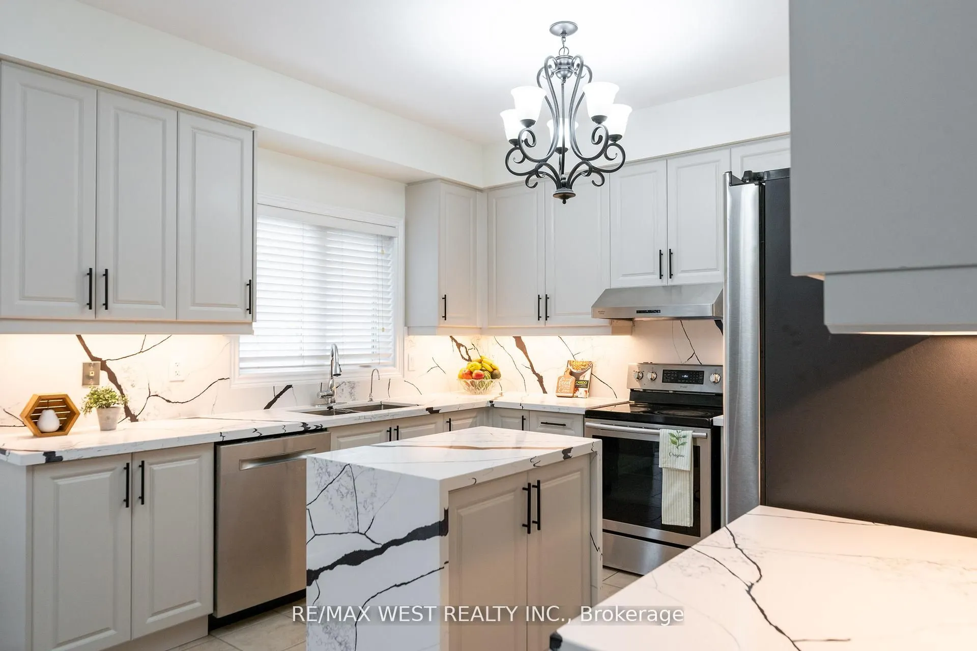 8 Yellow Avens Boulevard