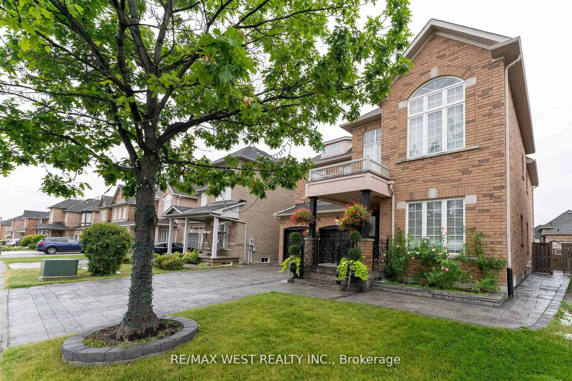 8 Yellow Avens Boulevard