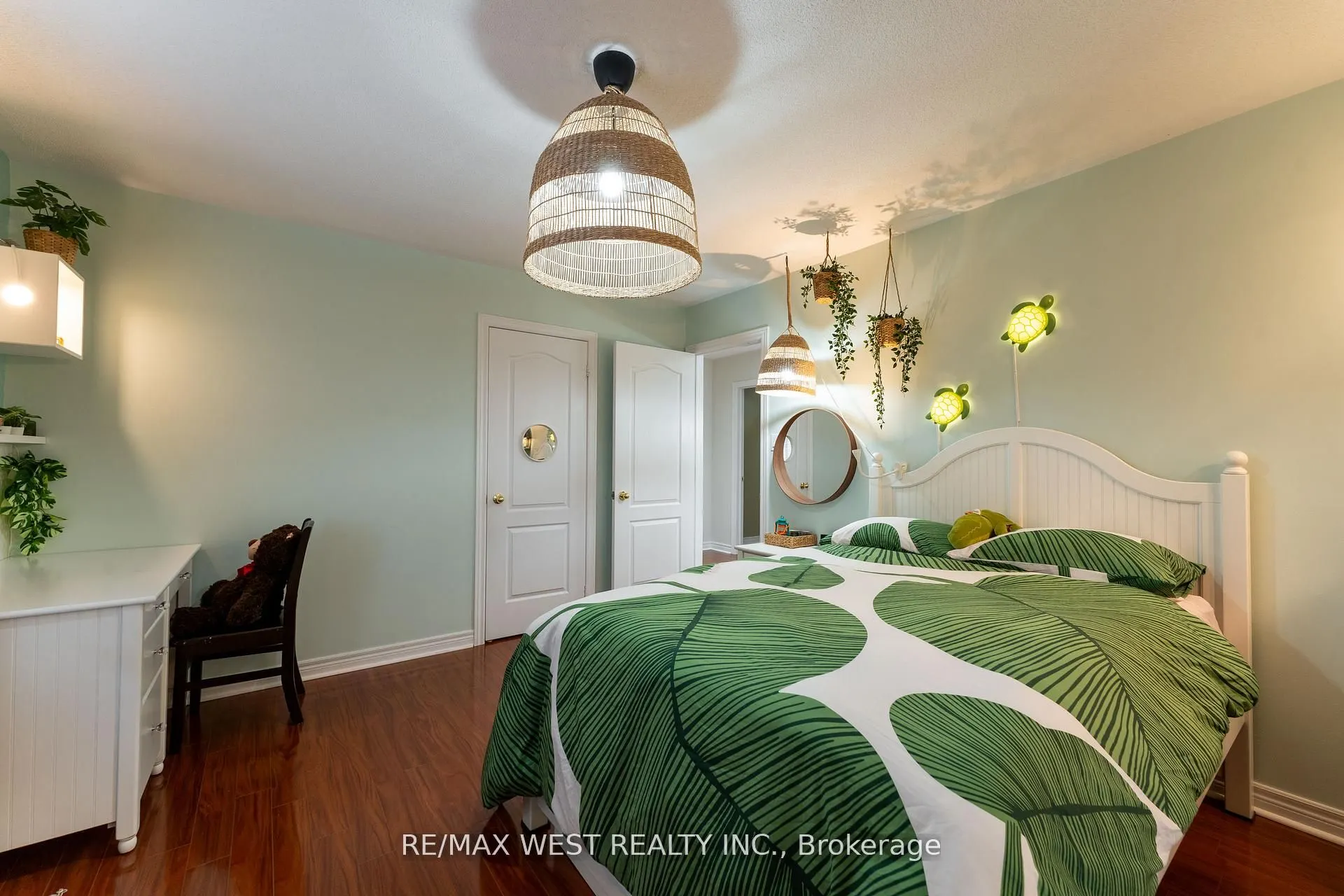 8 Yellow Avens Boulevard