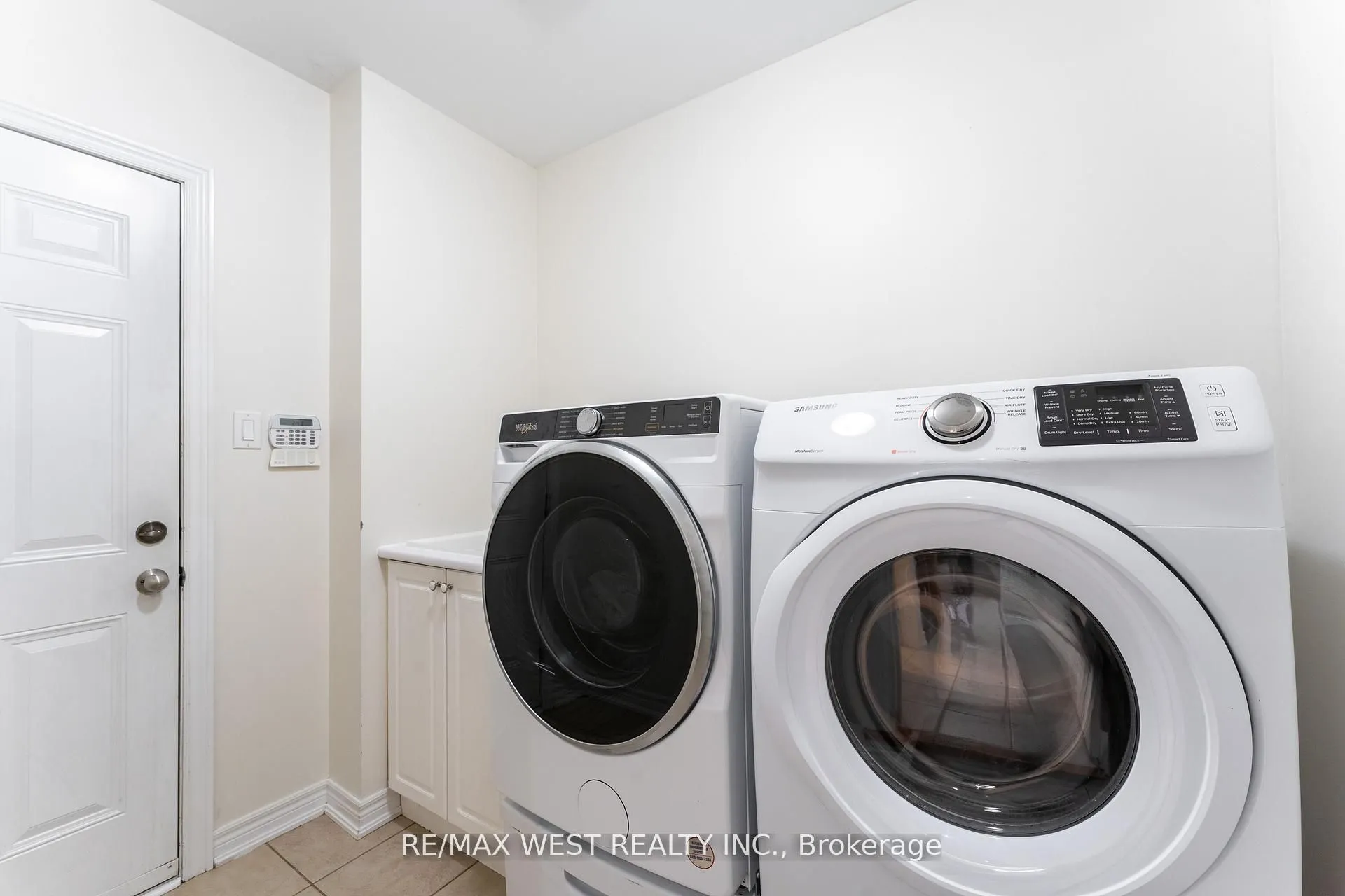 8 Yellow Avens Boulevard