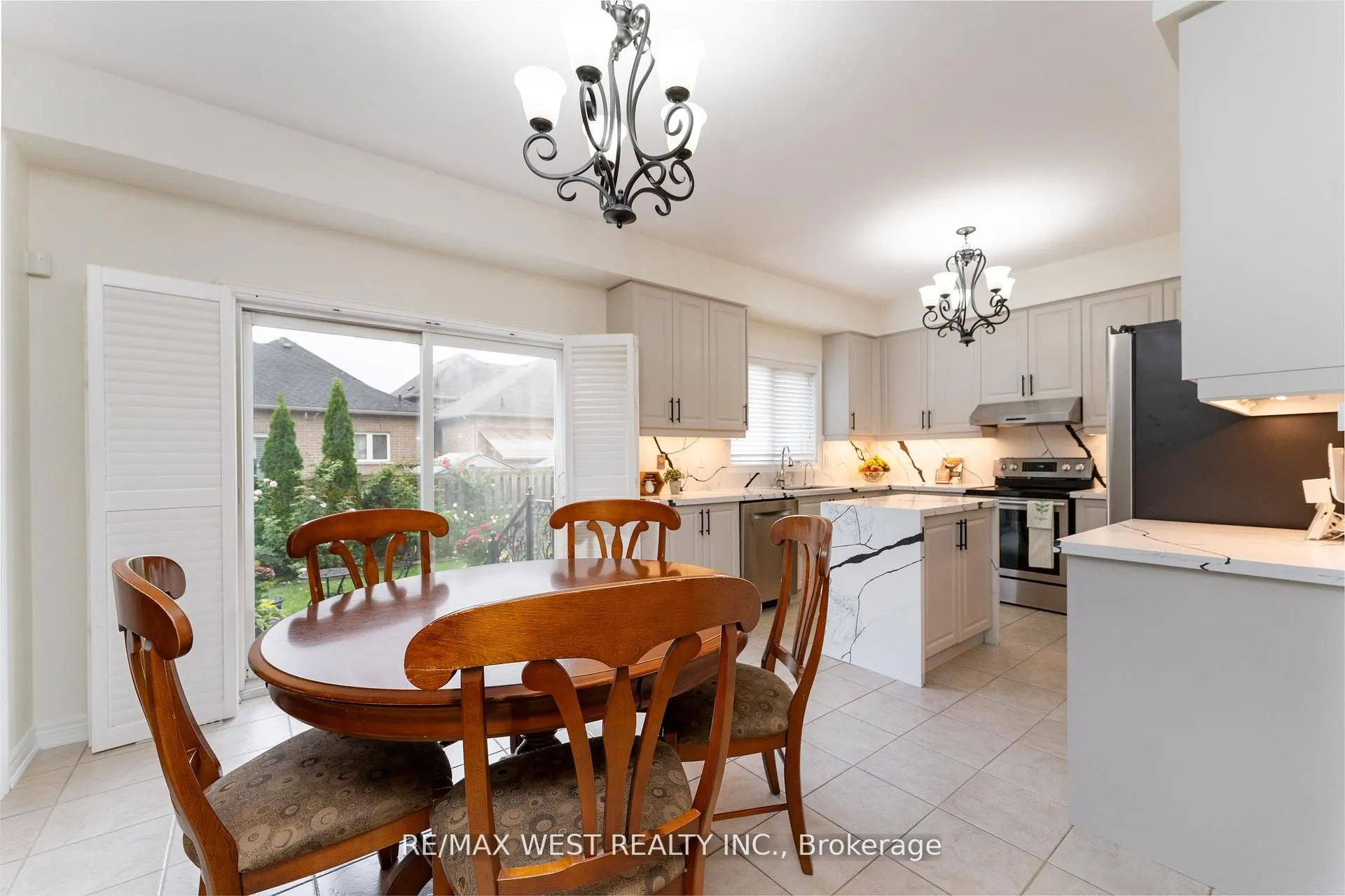 8 Yellow Avens Boulevard