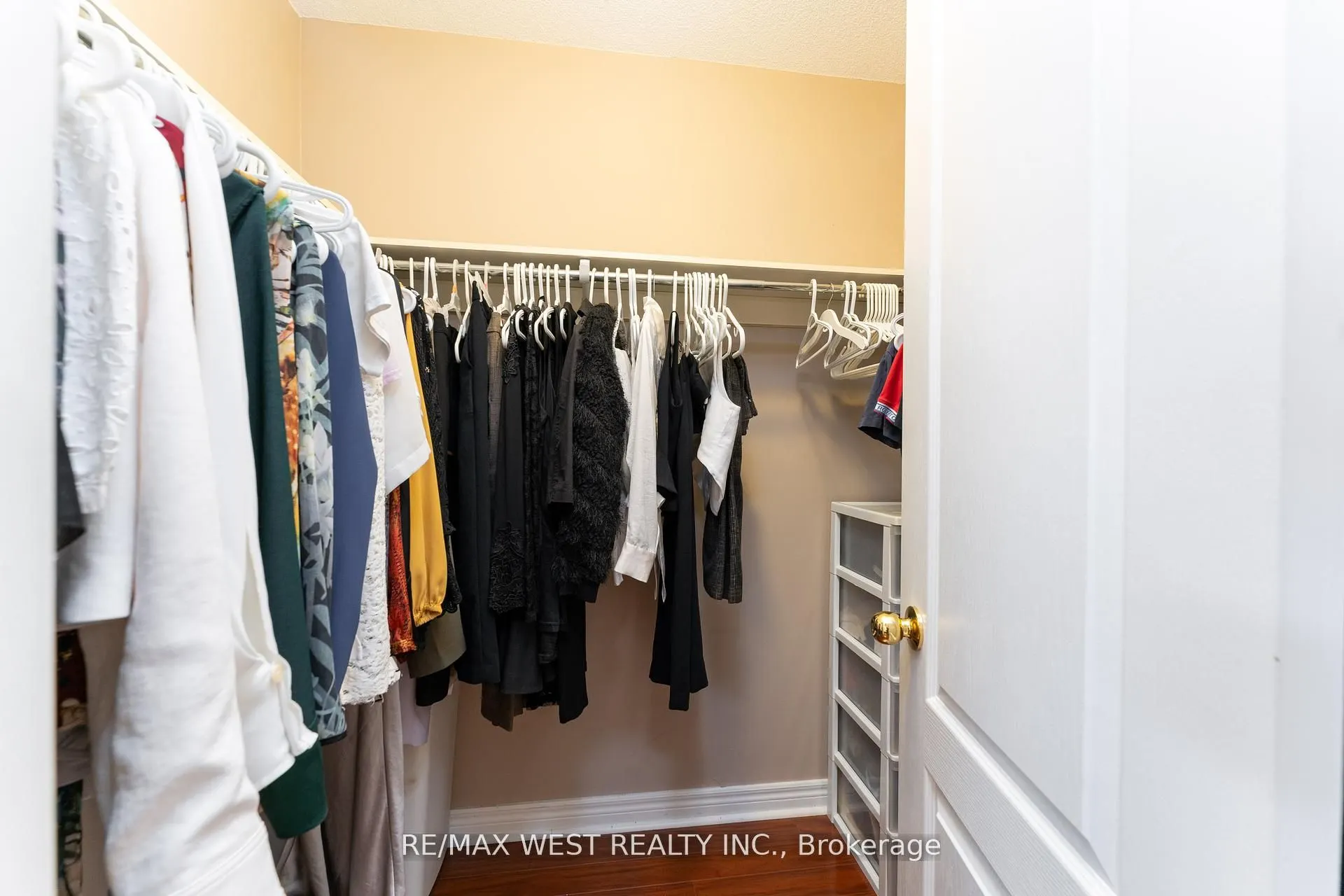 8 Yellow Avens Boulevard