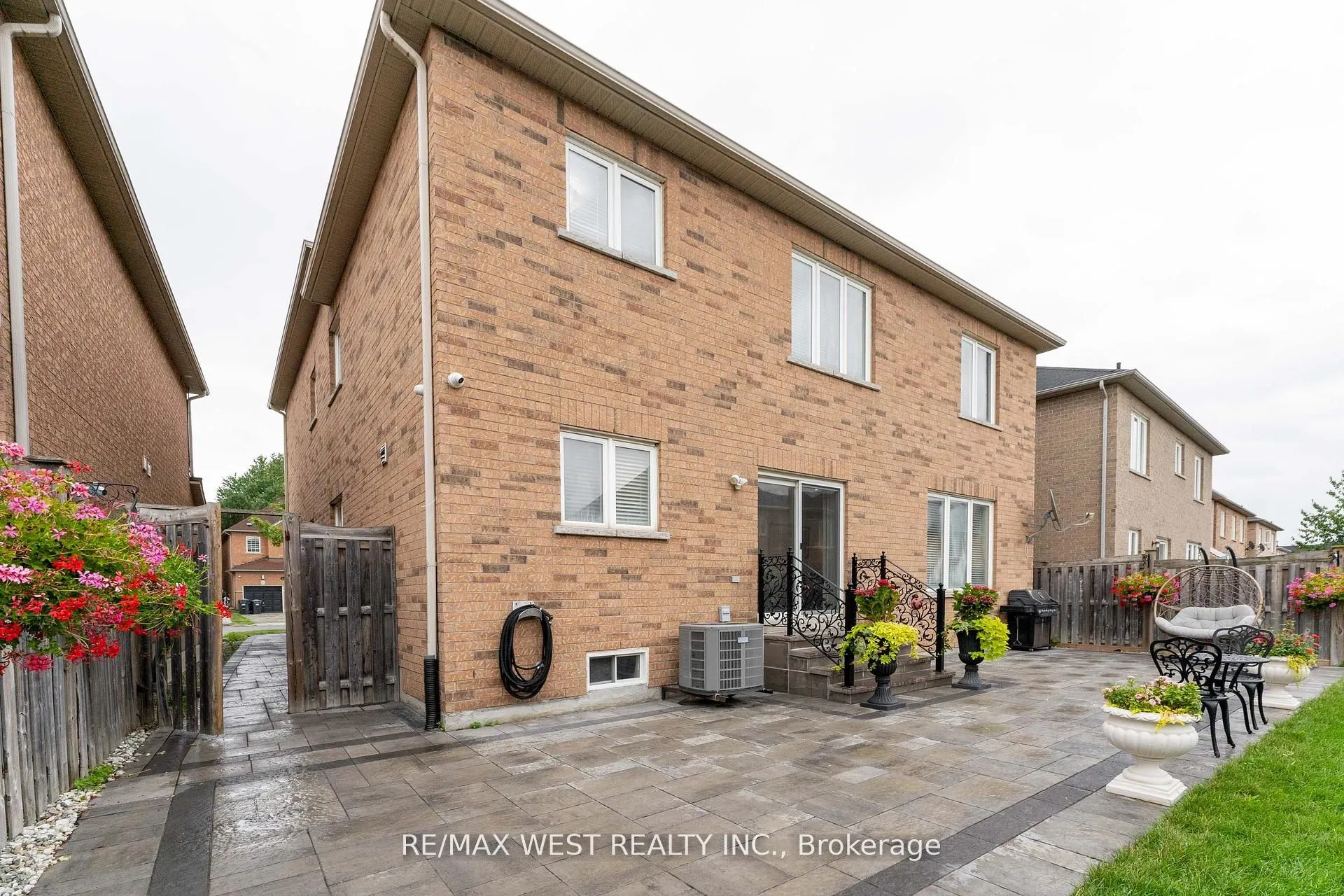 8 Yellow Avens Boulevard