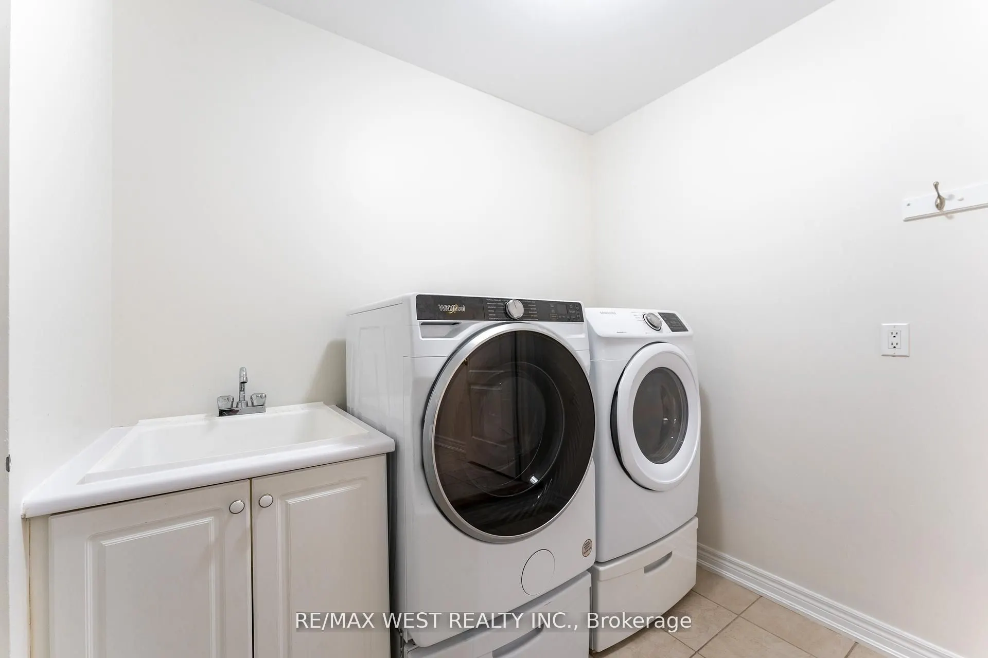 8 Yellow Avens Boulevard