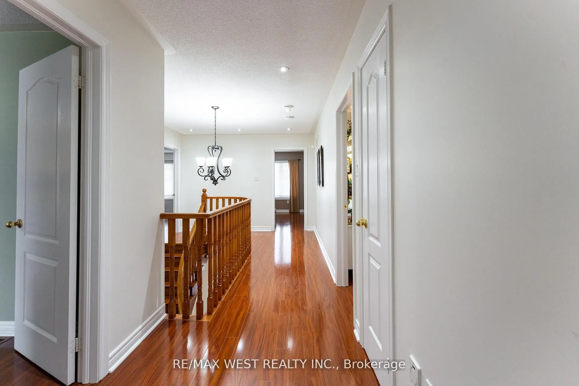 8 Yellow Avens Boulevard