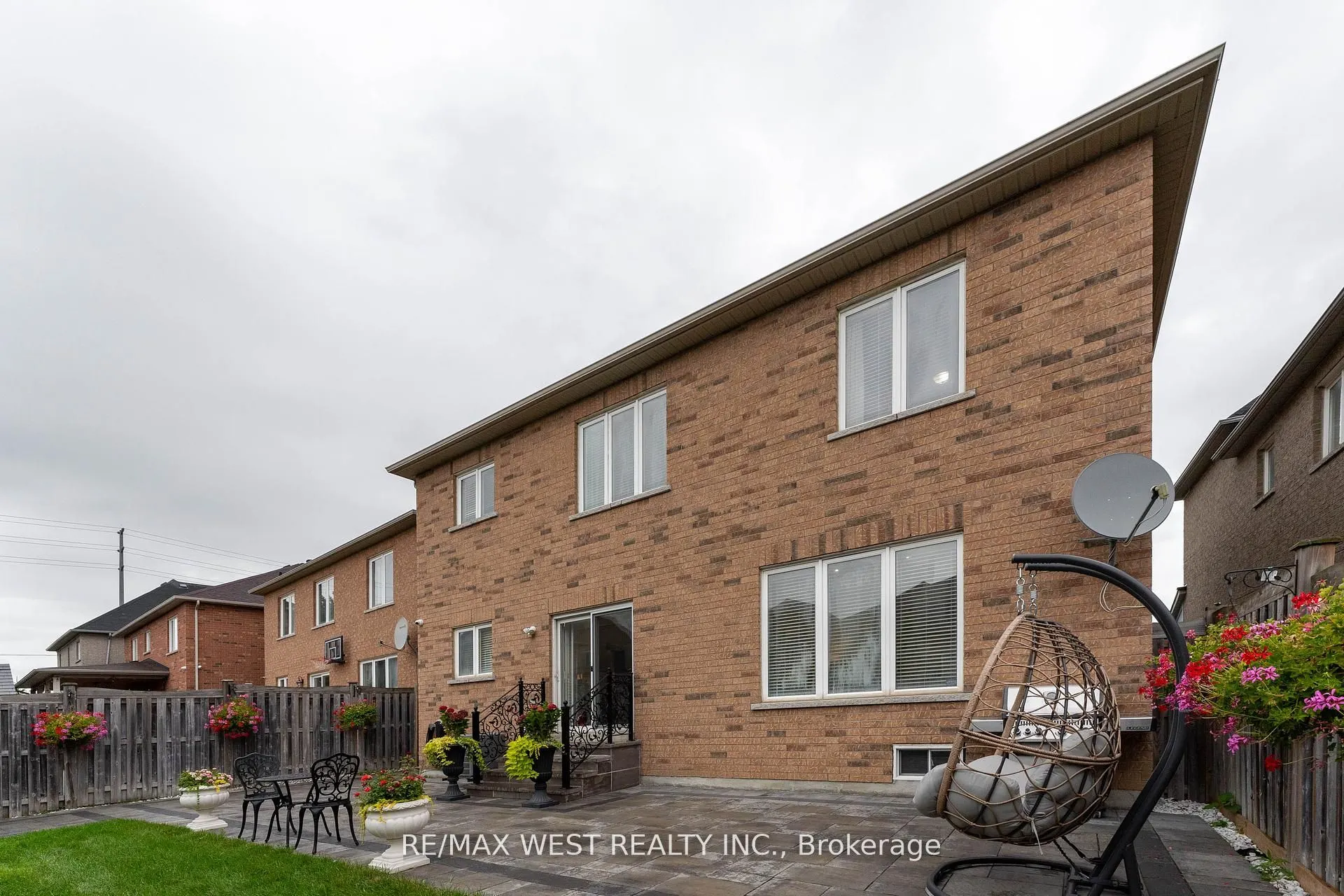 8 Yellow Avens Boulevard