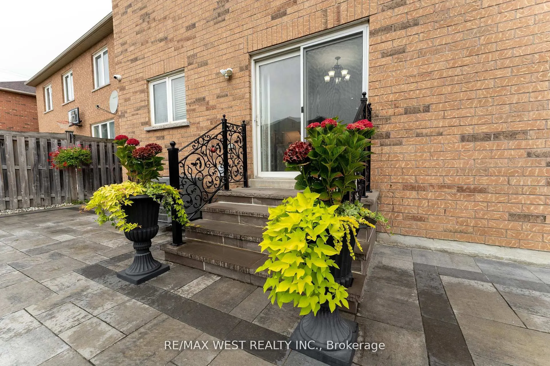 8 Yellow Avens Boulevard