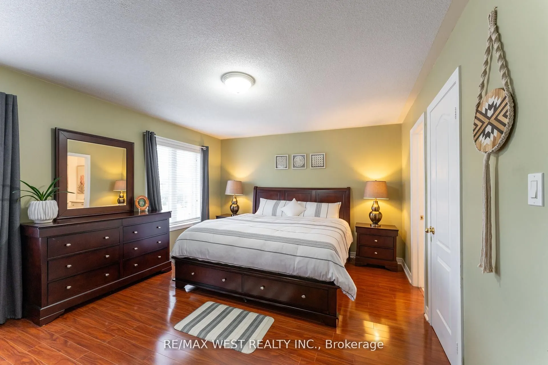 8 Yellow Avens Boulevard