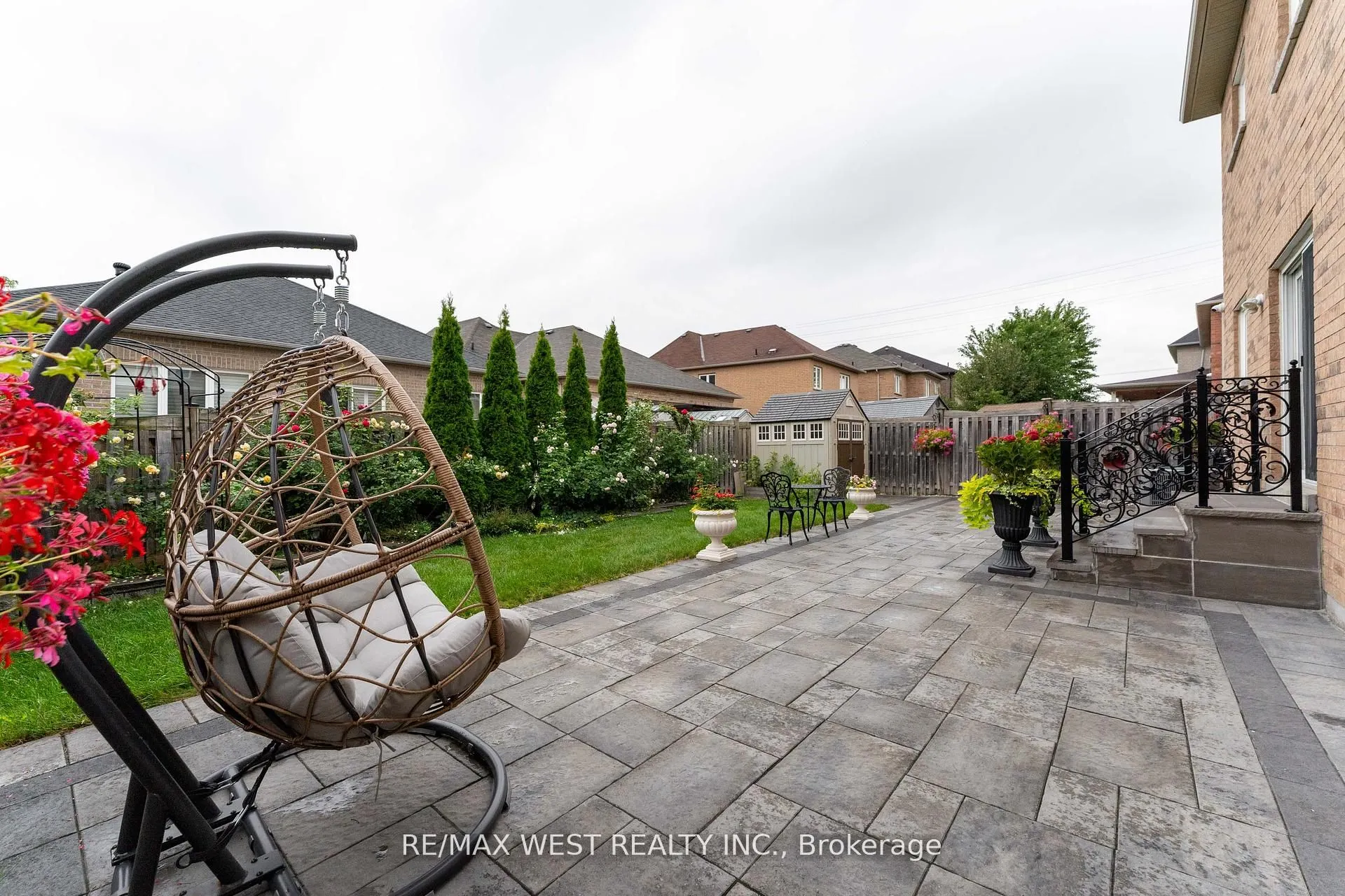 8 Yellow Avens Boulevard