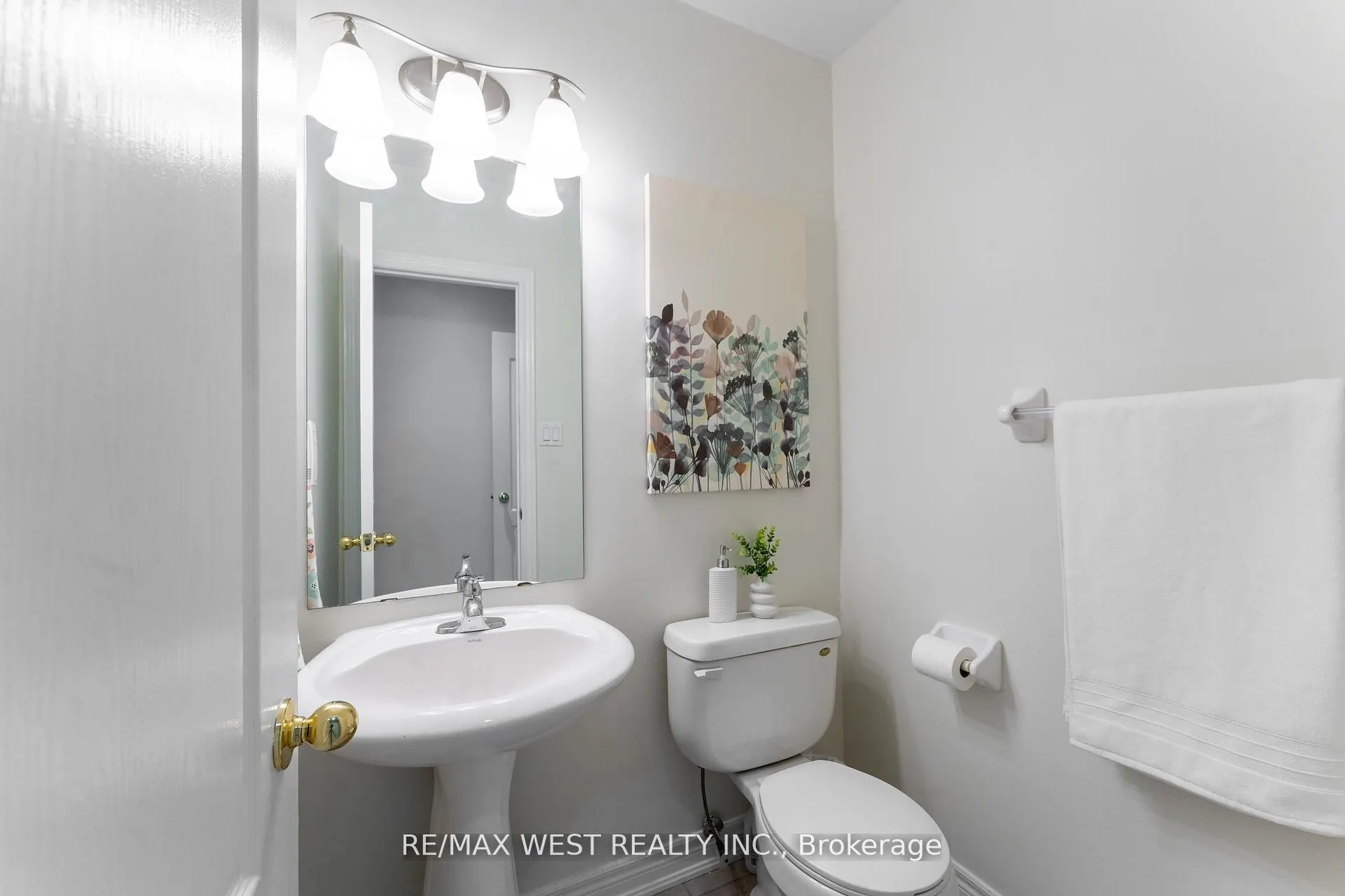 8 Yellow Avens Boulevard