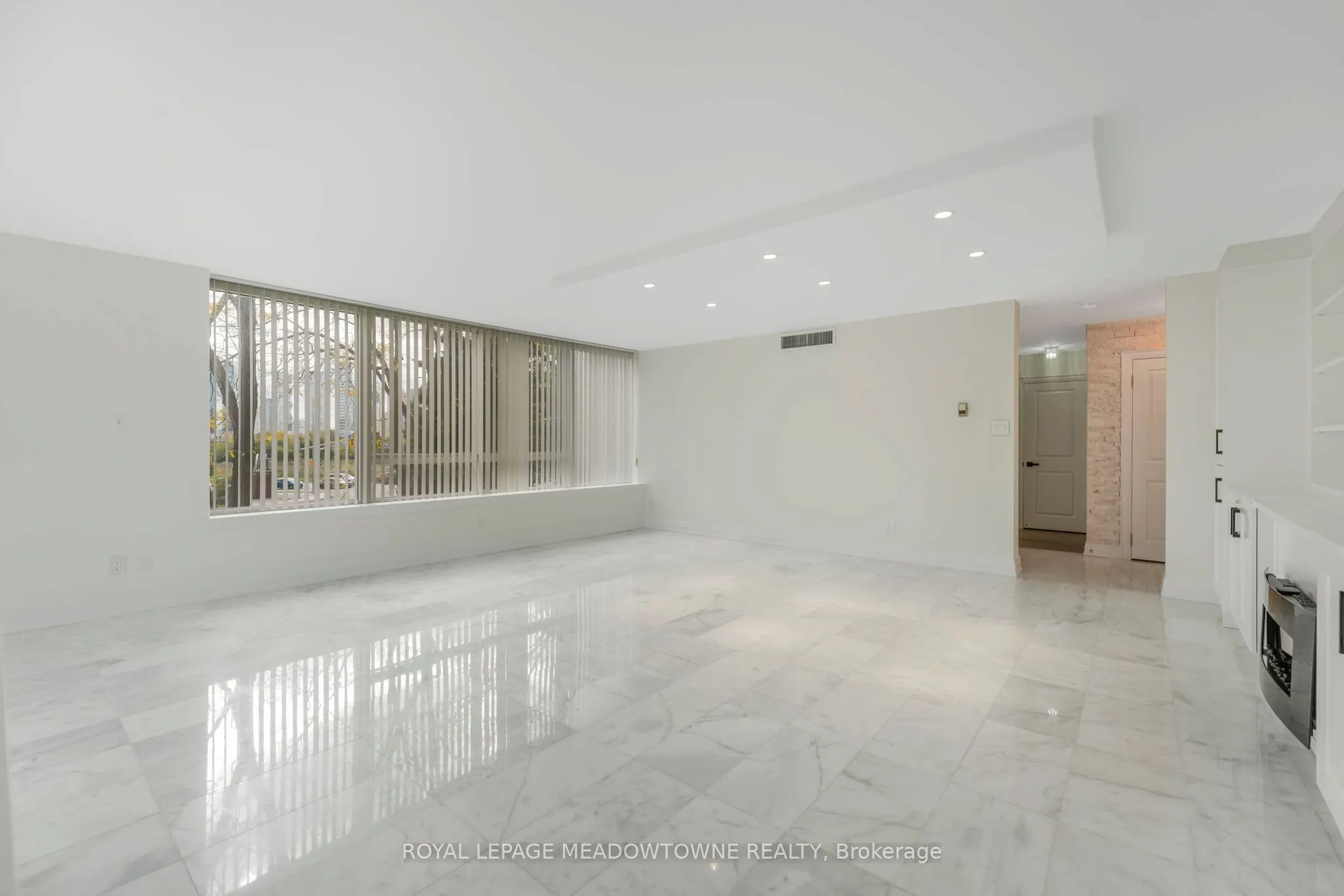 4235 Sherwoodtowne Boulevard E, #204