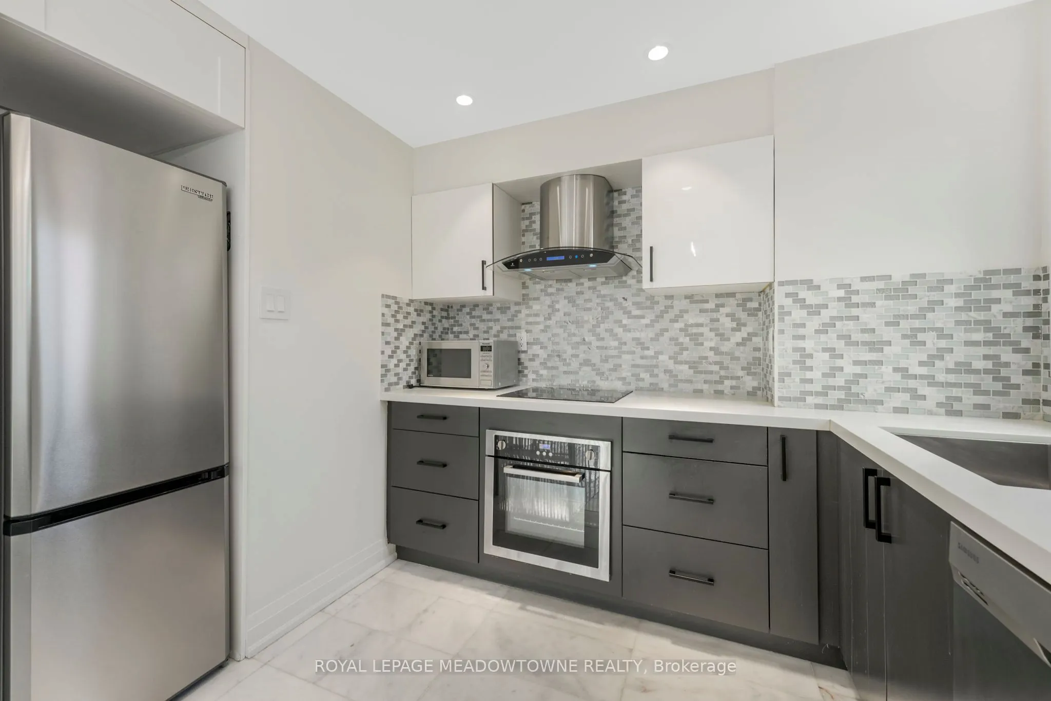 4235 Sherwoodtowne Boulevard E, #204