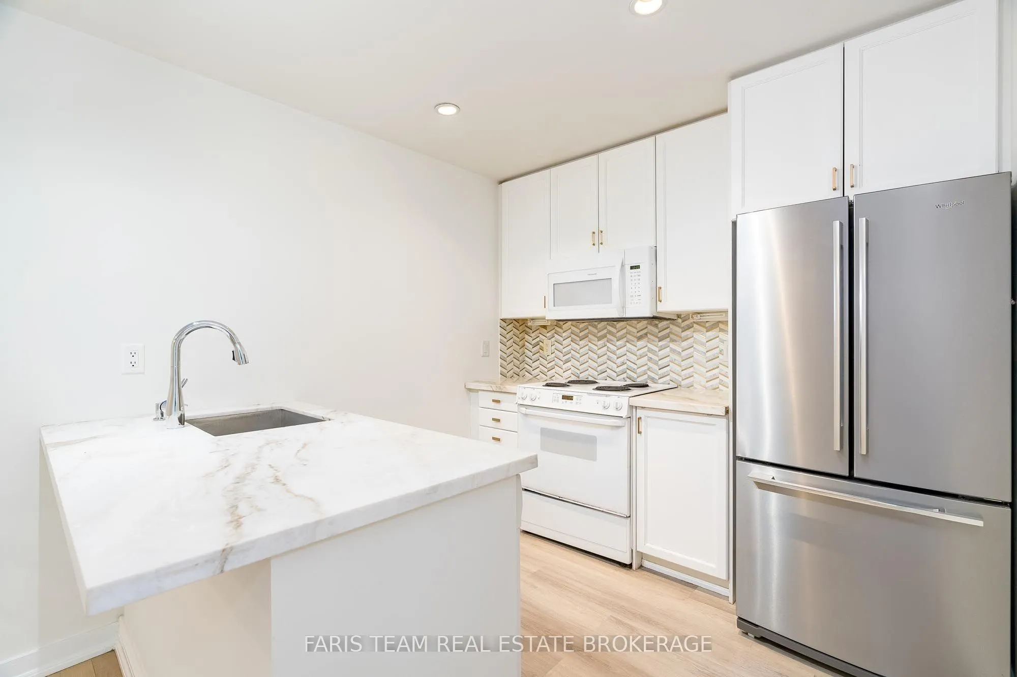 88 Palace Pier Court, #806