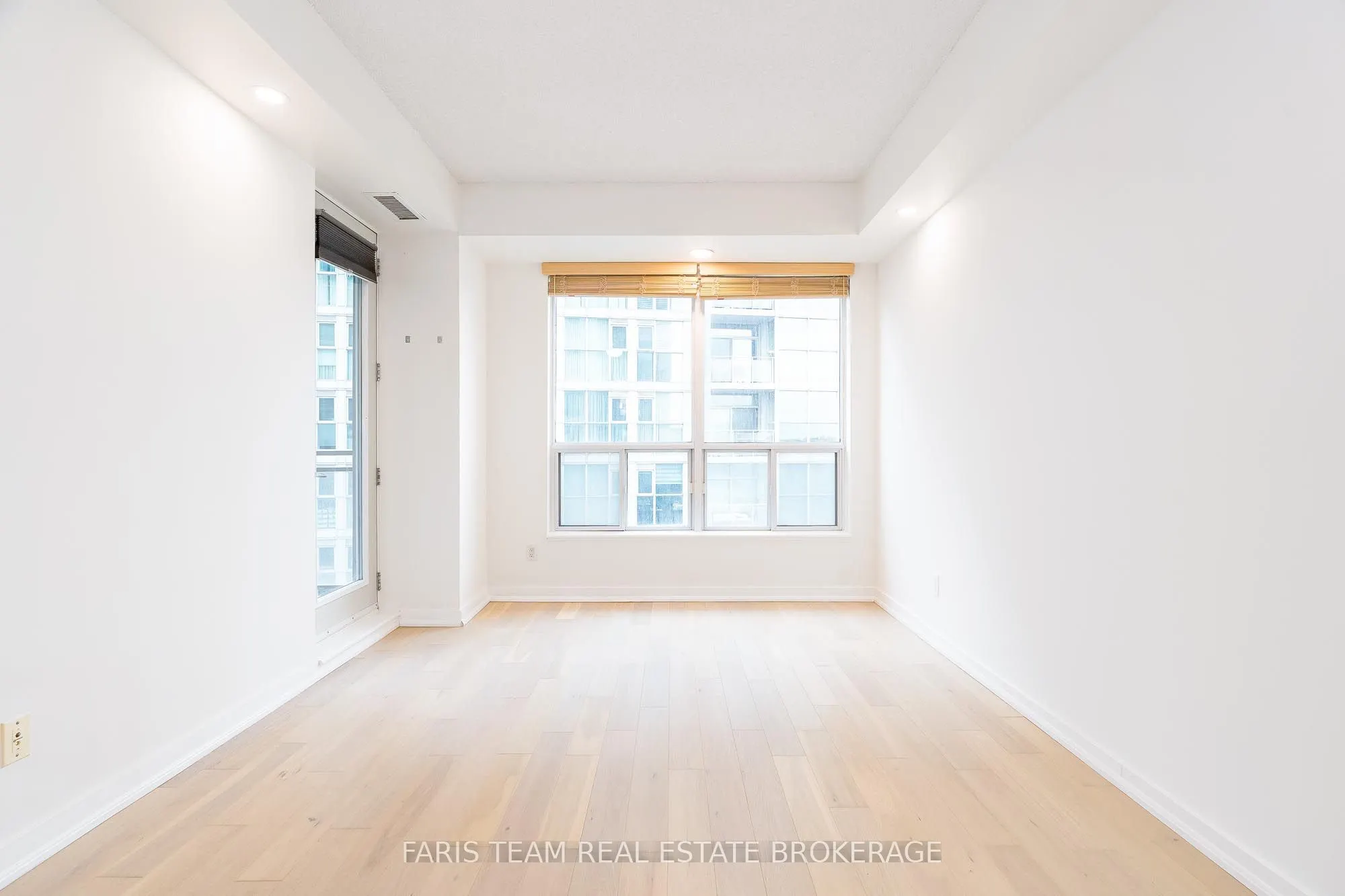 88 Palace Pier Court, #806