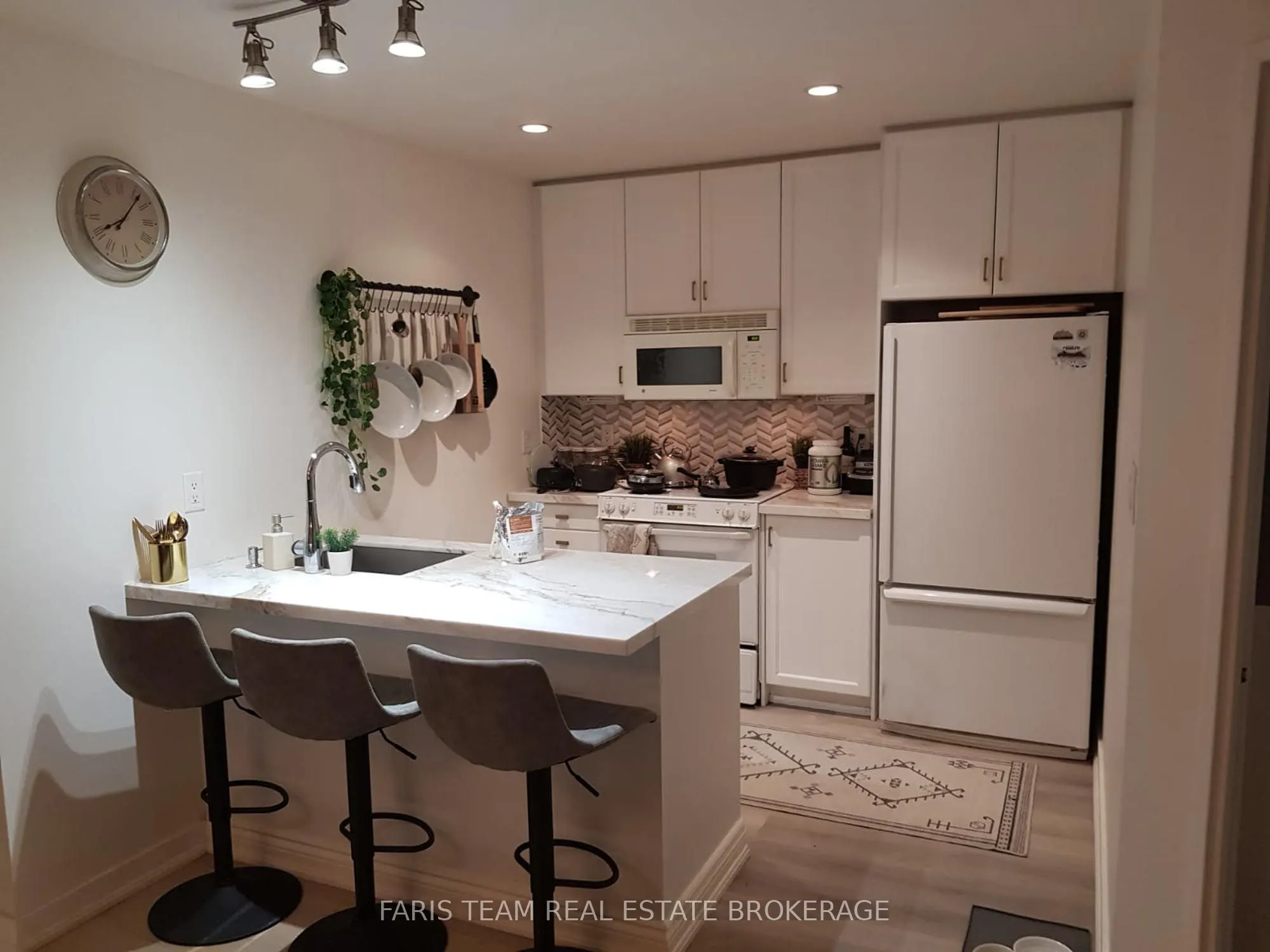 88 Palace Pier Court, #806