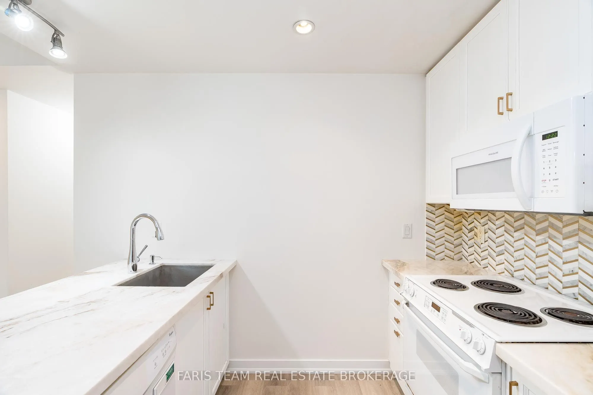 88 Palace Pier Court, #806