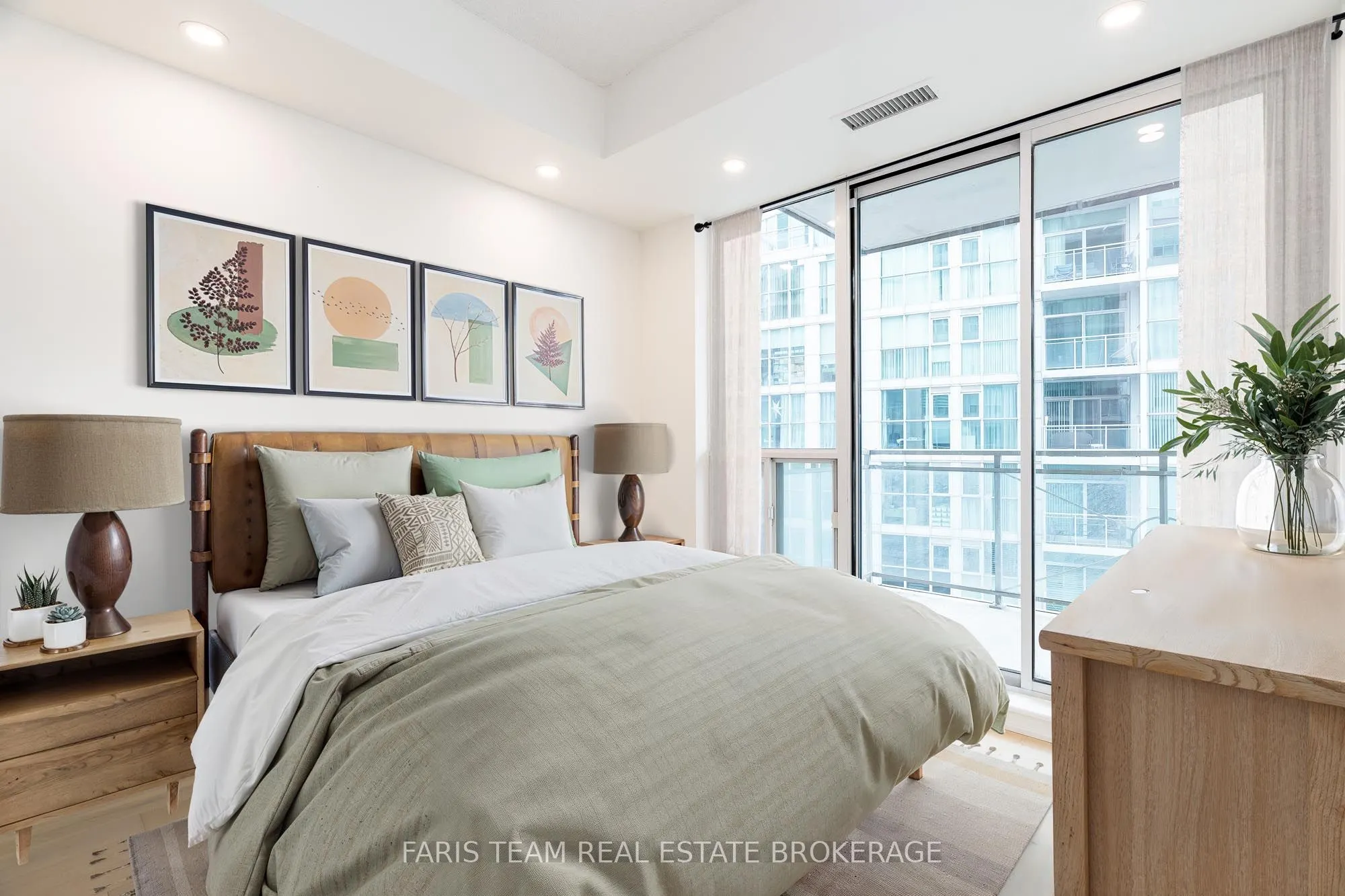 88 Palace Pier Court, #806