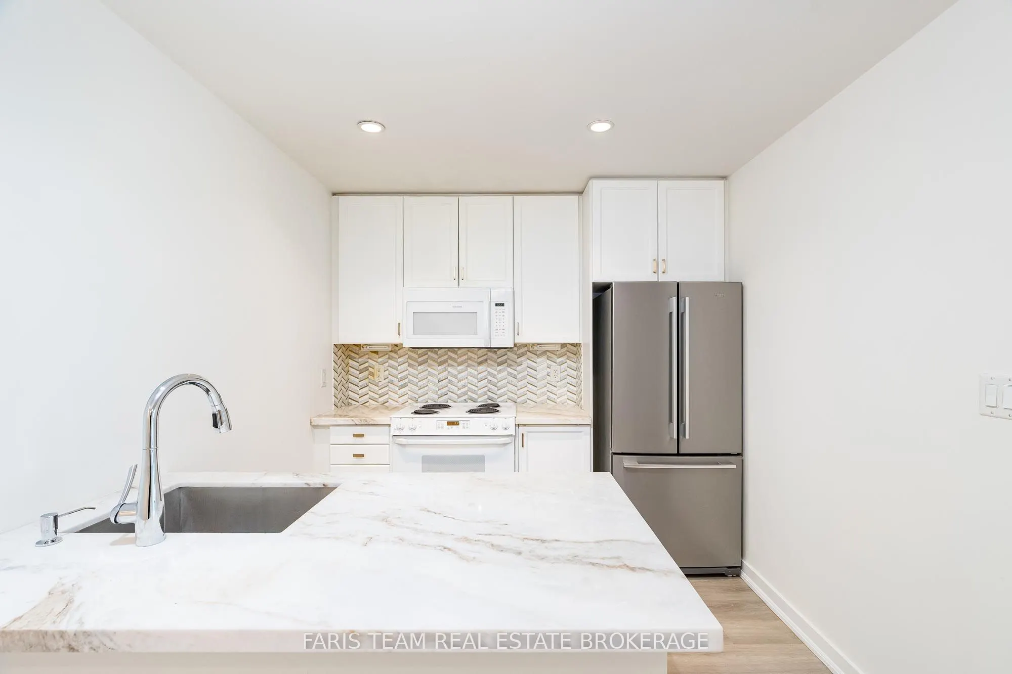 88 Palace Pier Court, #806