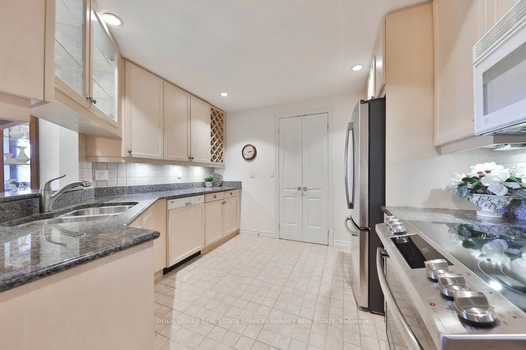 1900 The Collegeway, #807