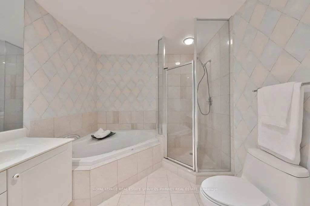 1900 The Collegeway, #807