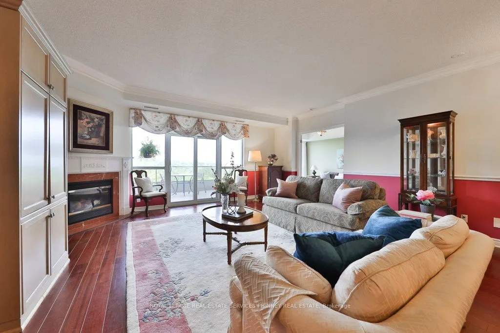 1900 The Collegeway, #807