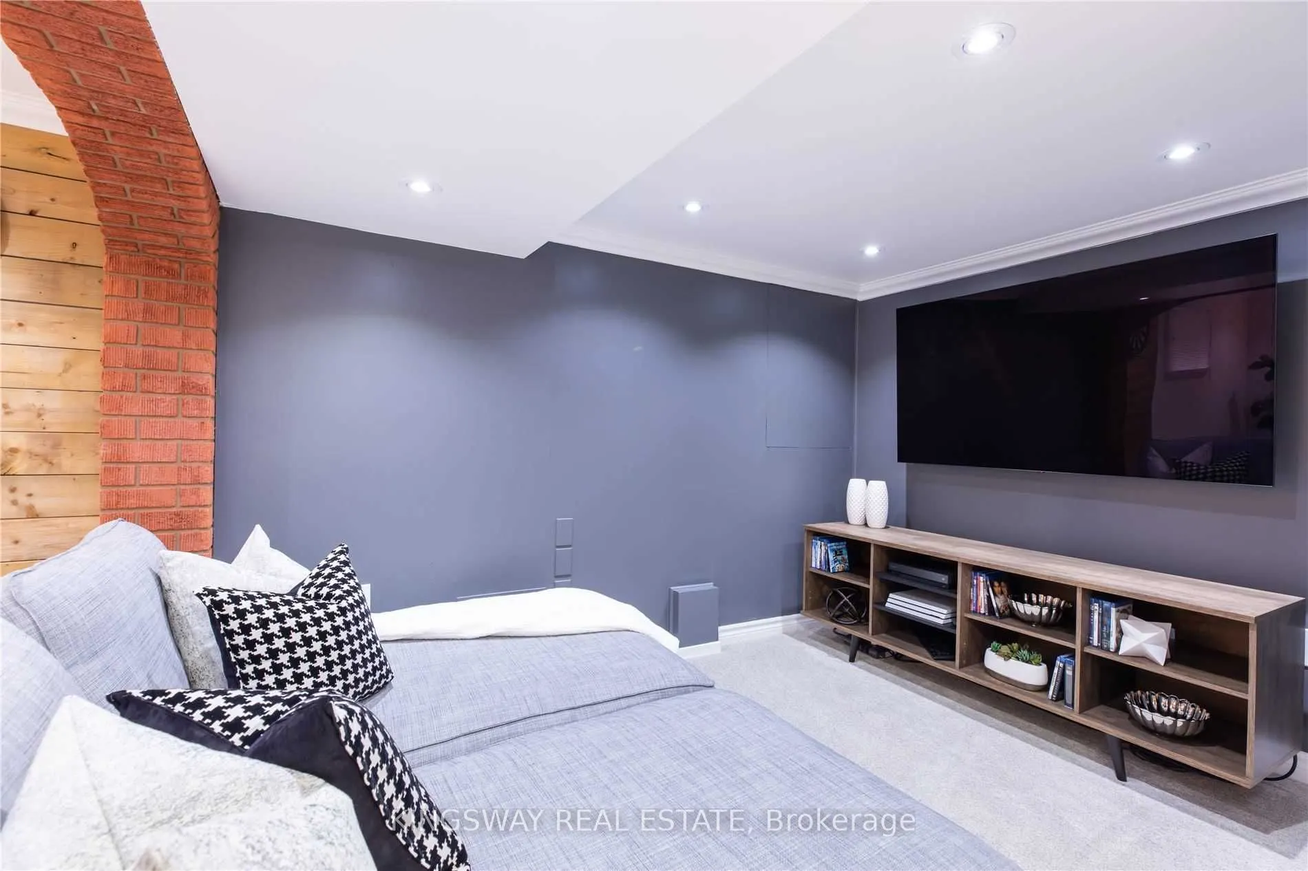 2594 Bromsgrove Road