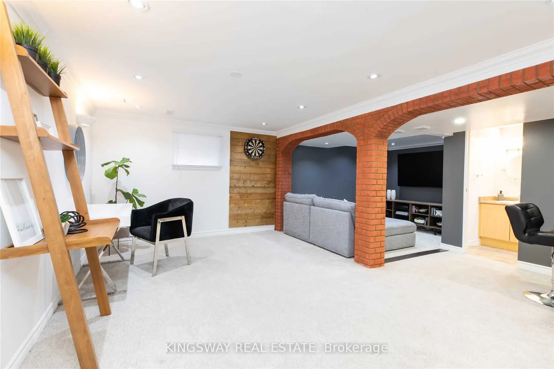 2594 Bromsgrove Road