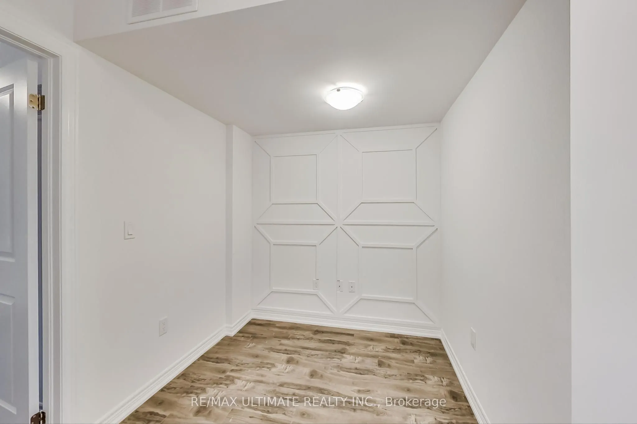 370 Hopewell Avenue, #214