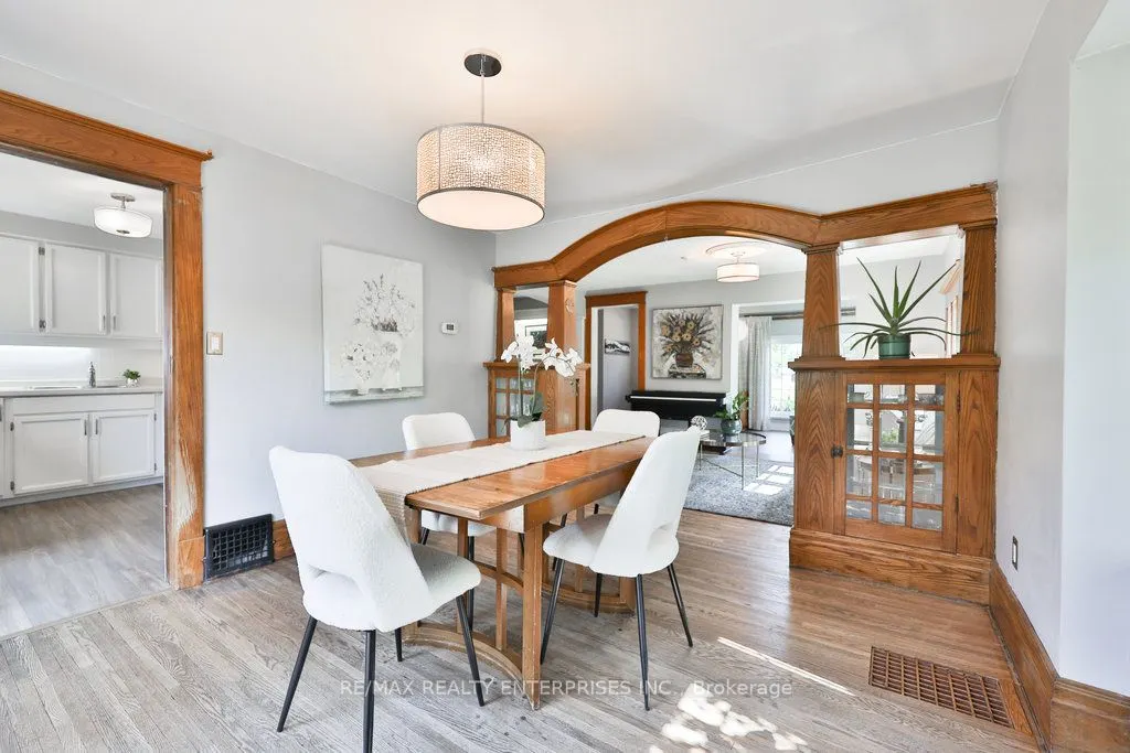 44 Mississauga Road N