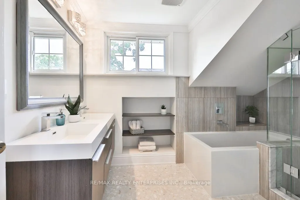 44 Mississauga Road N