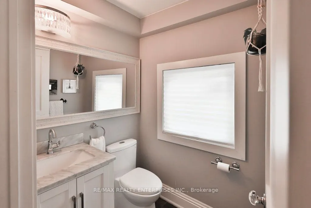 44 Mississauga Road N