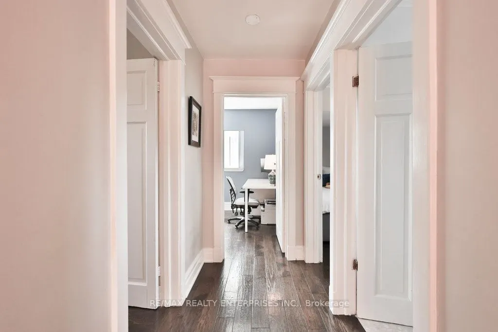 44 Mississauga Road N