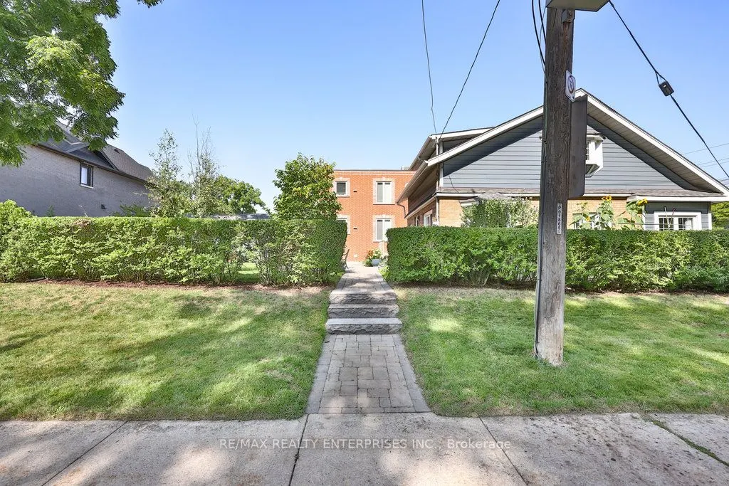 44 Mississauga Road N