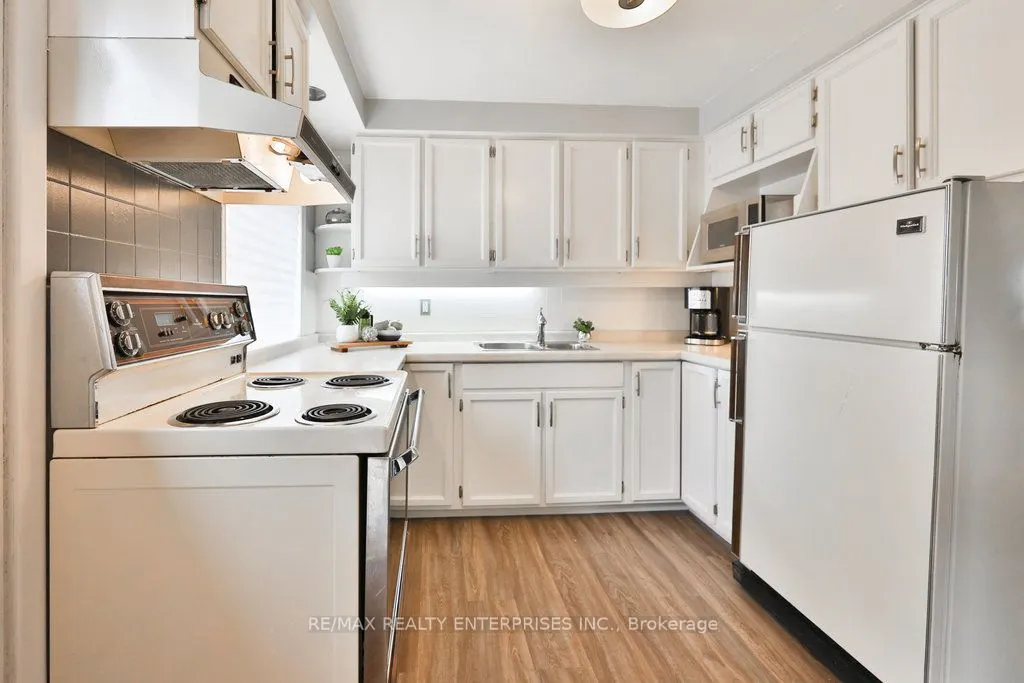 44 Mississauga Road N